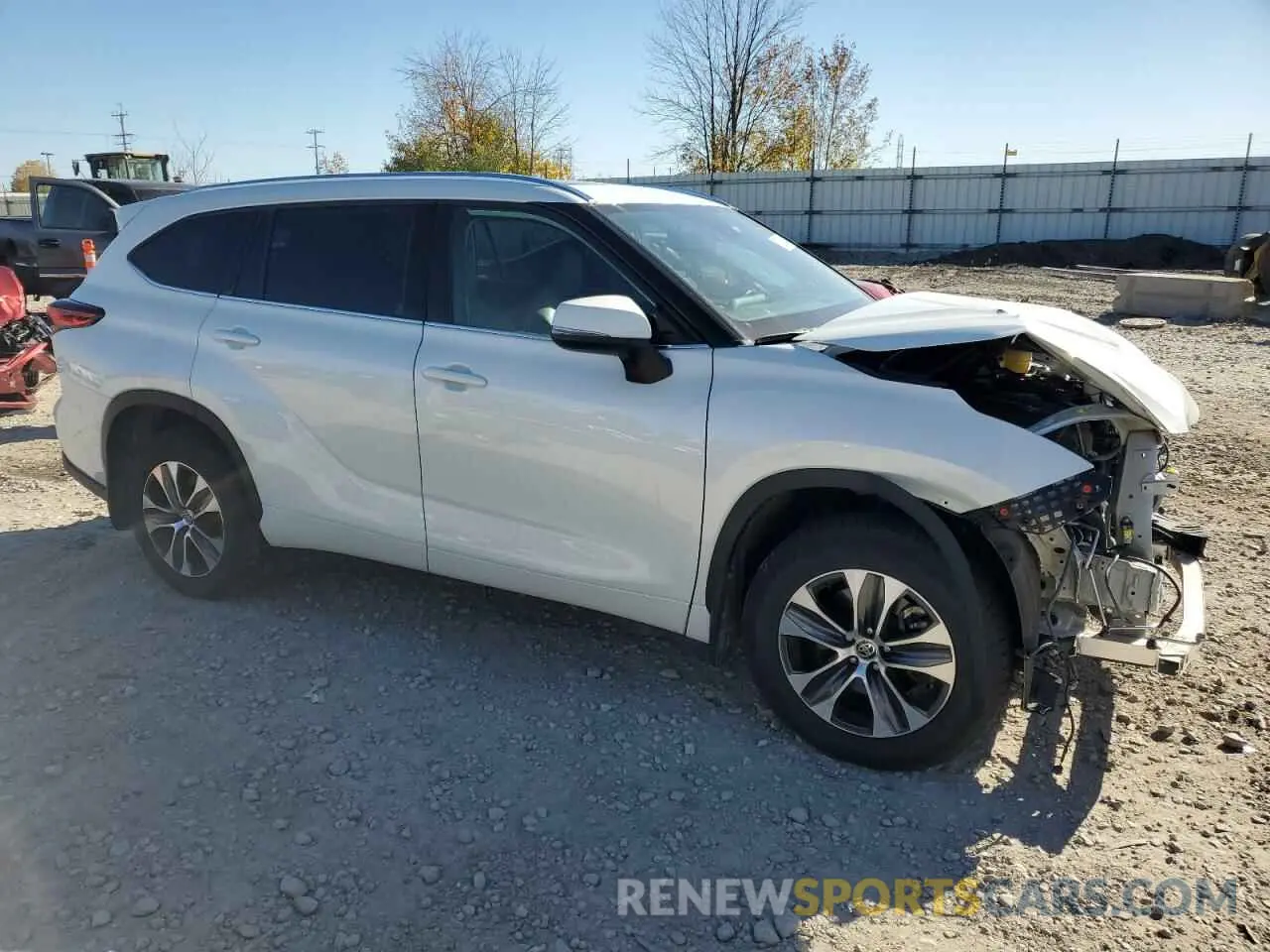 4 Photograph of a damaged car 5TDHZRBH0MS527572 TOYOTA HIGHLANDER 2021