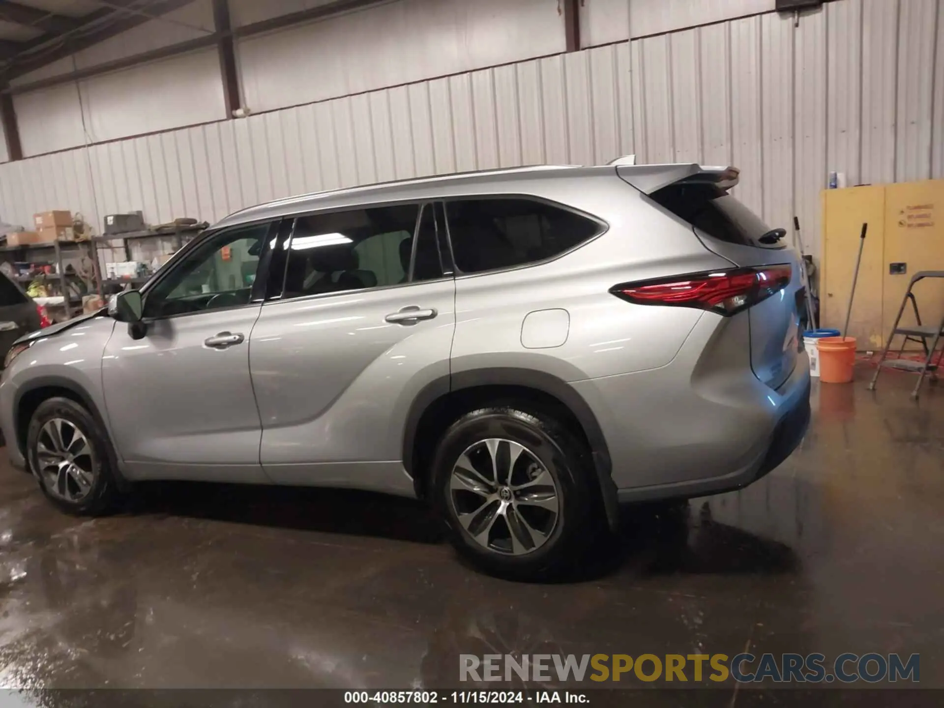 15 Photograph of a damaged car 5TDHZRBH1MS097194 TOYOTA HIGHLANDER 2021