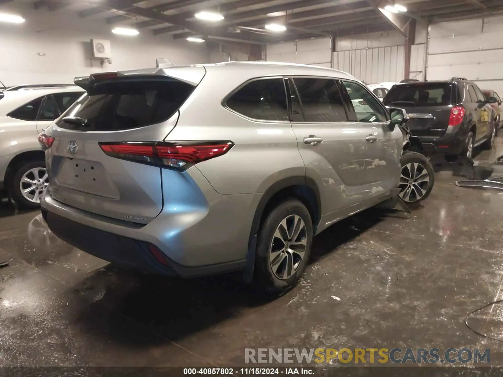 4 Photograph of a damaged car 5TDHZRBH1MS097194 TOYOTA HIGHLANDER 2021