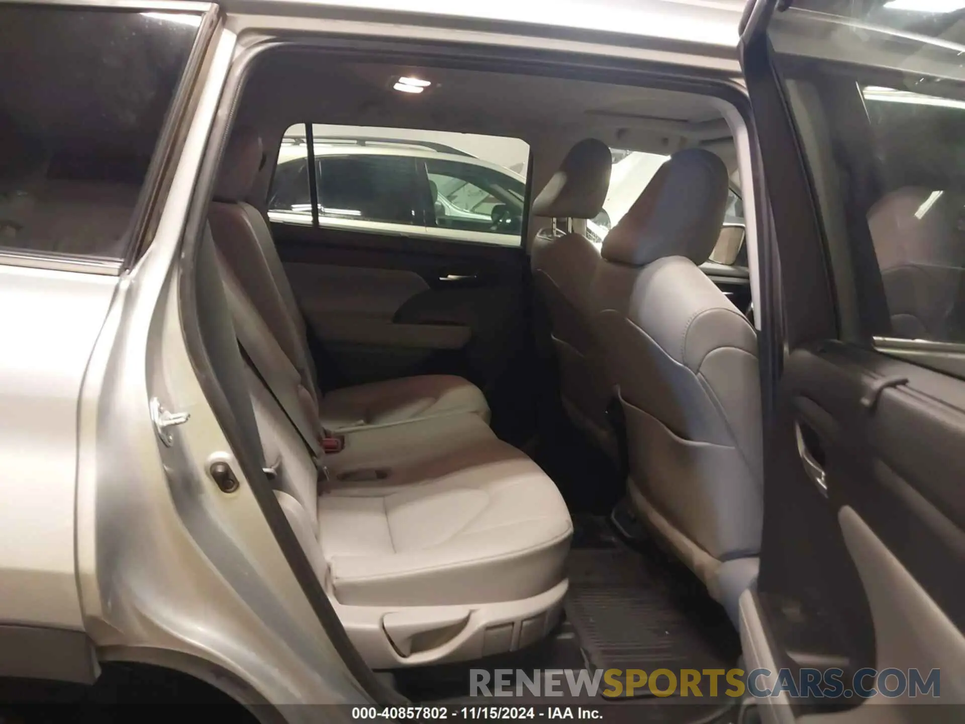 8 Photograph of a damaged car 5TDHZRBH1MS097194 TOYOTA HIGHLANDER 2021