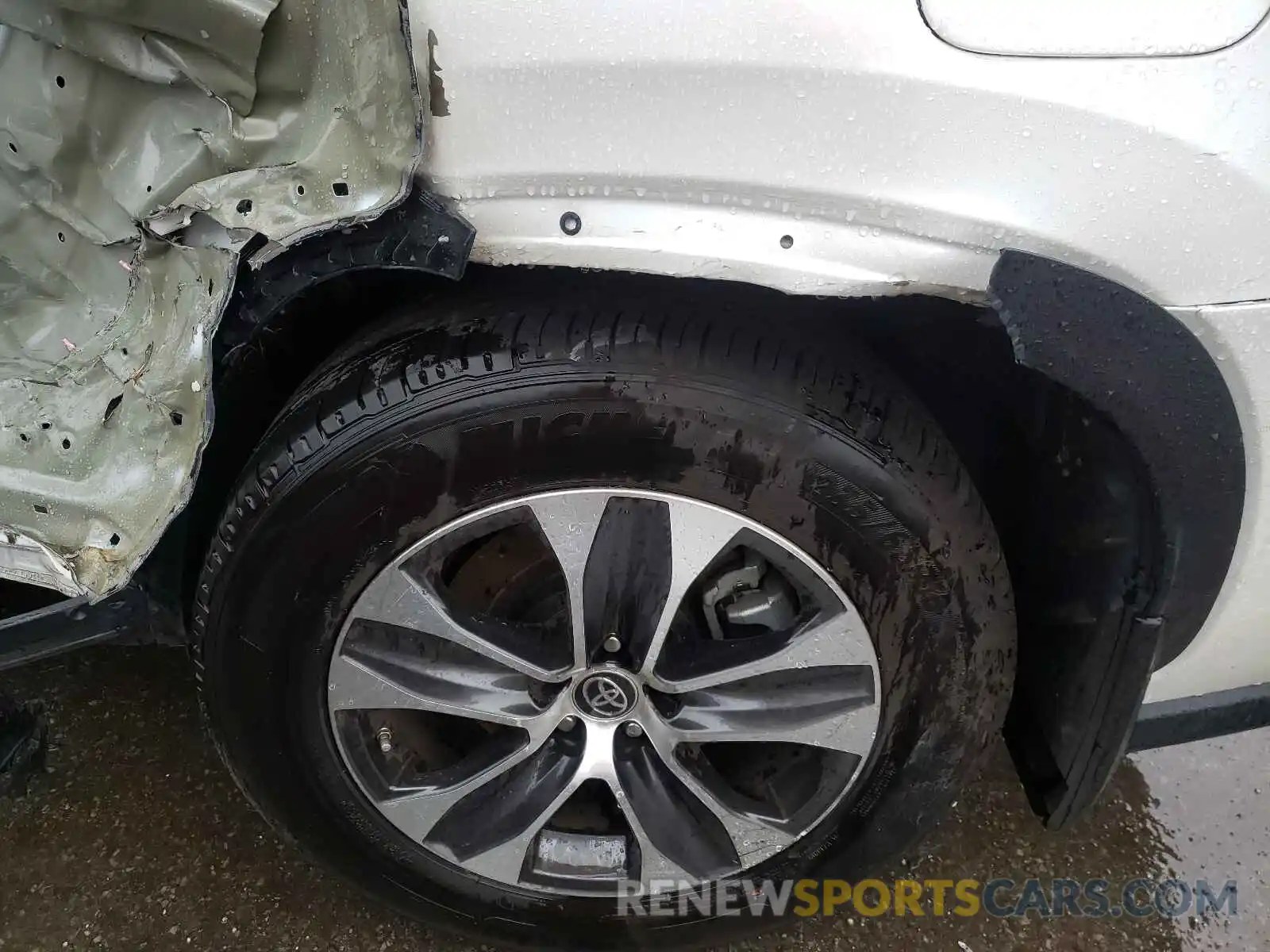 10 Photograph of a damaged car 5TDHZRBH2MS094188 TOYOTA HIGHLANDER 2021