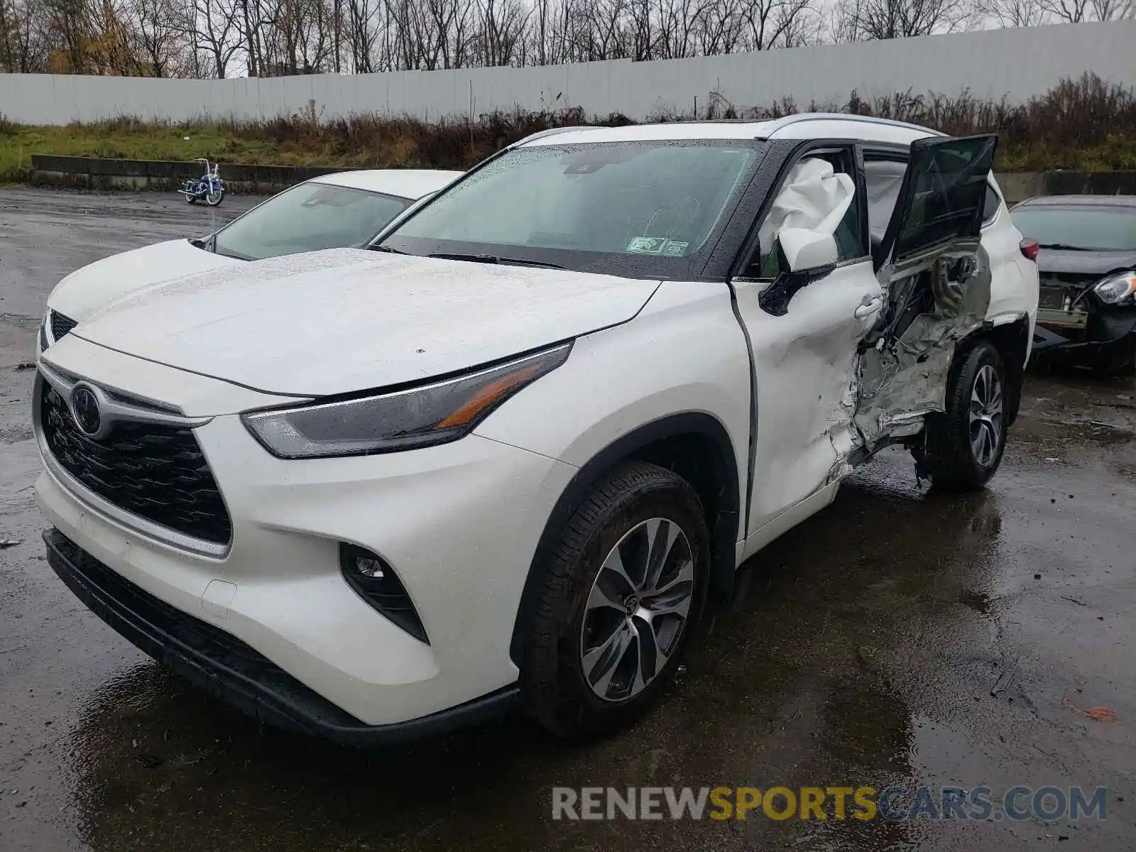 2 Photograph of a damaged car 5TDHZRBH2MS094188 TOYOTA HIGHLANDER 2021