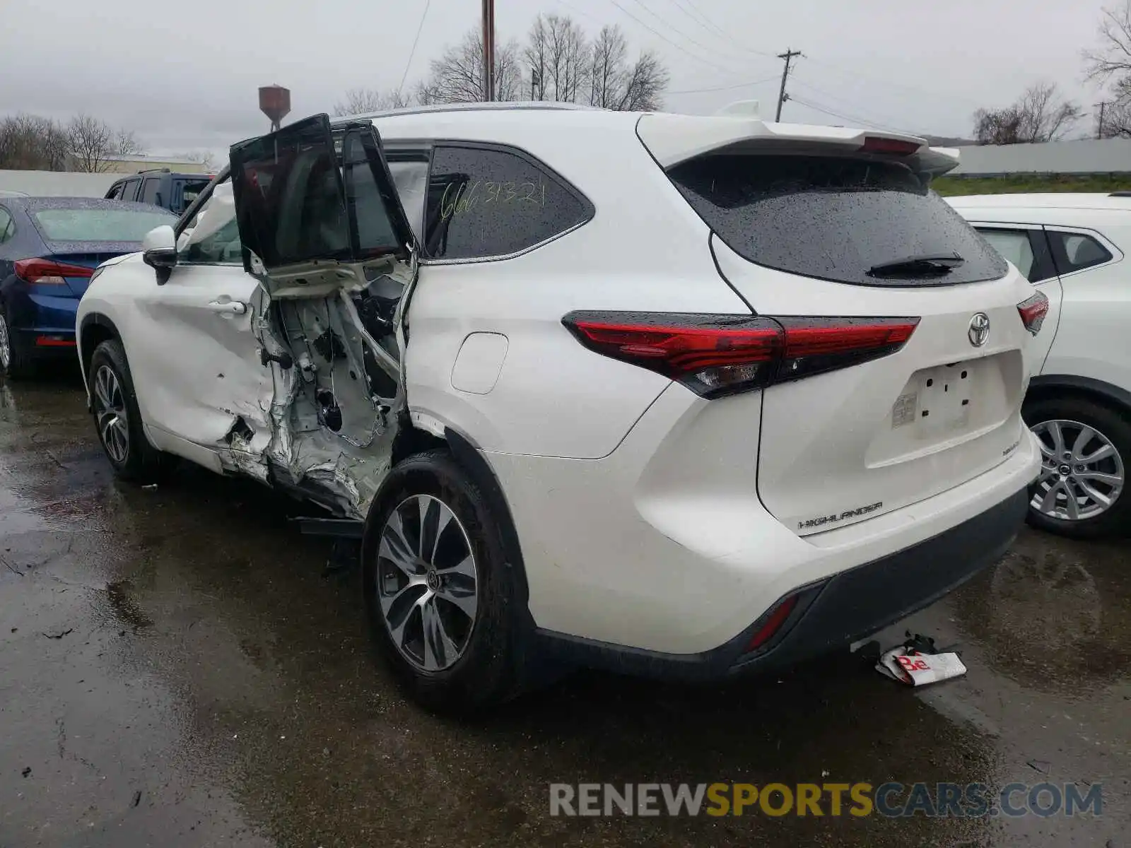 3 Photograph of a damaged car 5TDHZRBH2MS094188 TOYOTA HIGHLANDER 2021