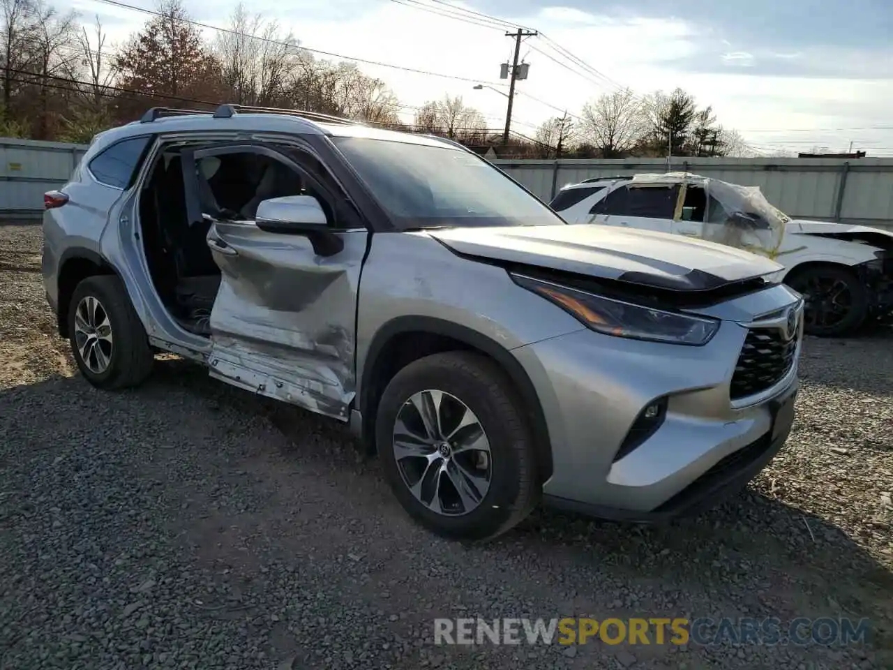 4 Photograph of a damaged car 5TDHZRBH2MS114830 TOYOTA HIGHLANDER 2021