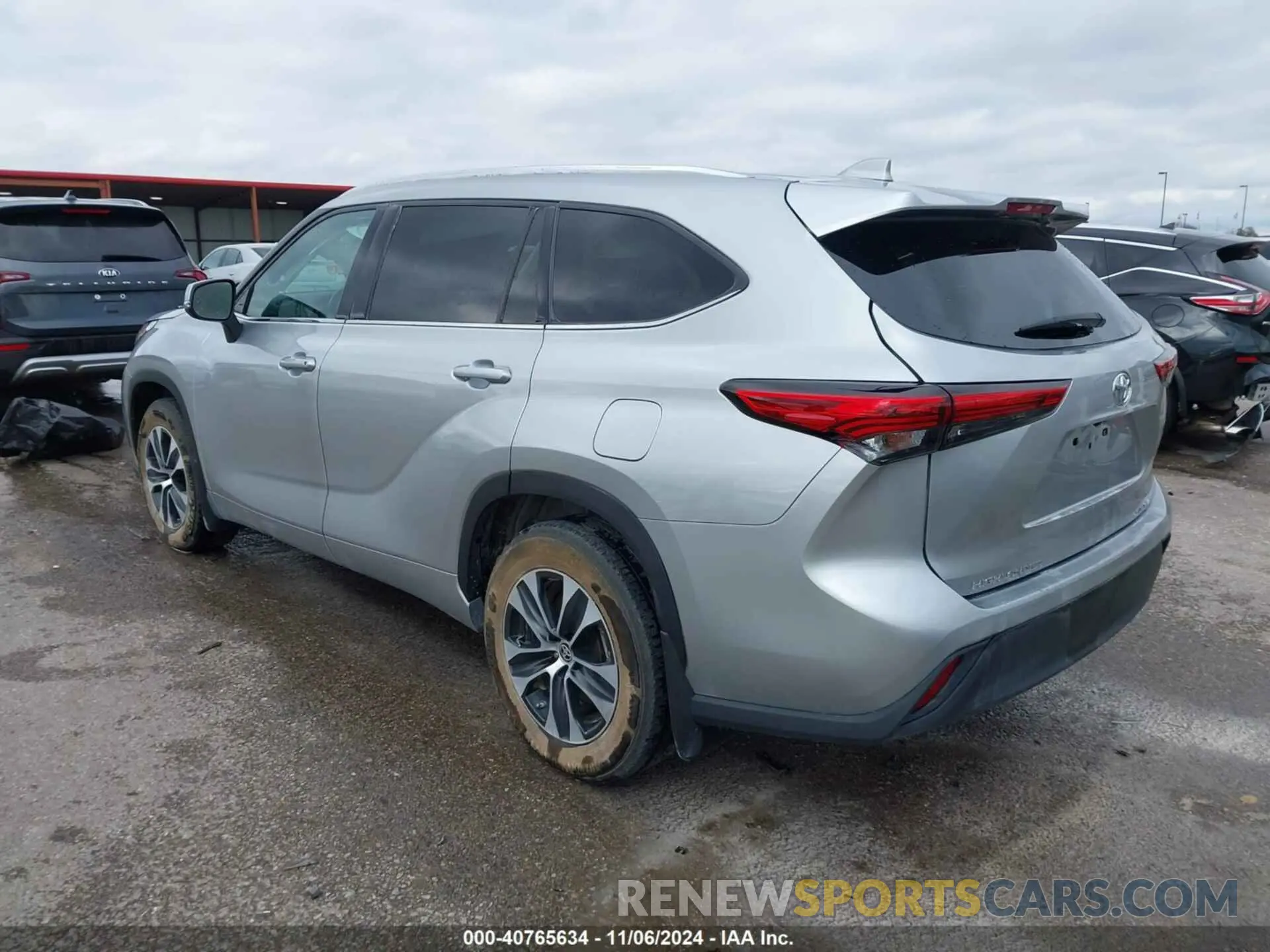 3 Photograph of a damaged car 5TDHZRBH2MS535768 TOYOTA HIGHLANDER 2021