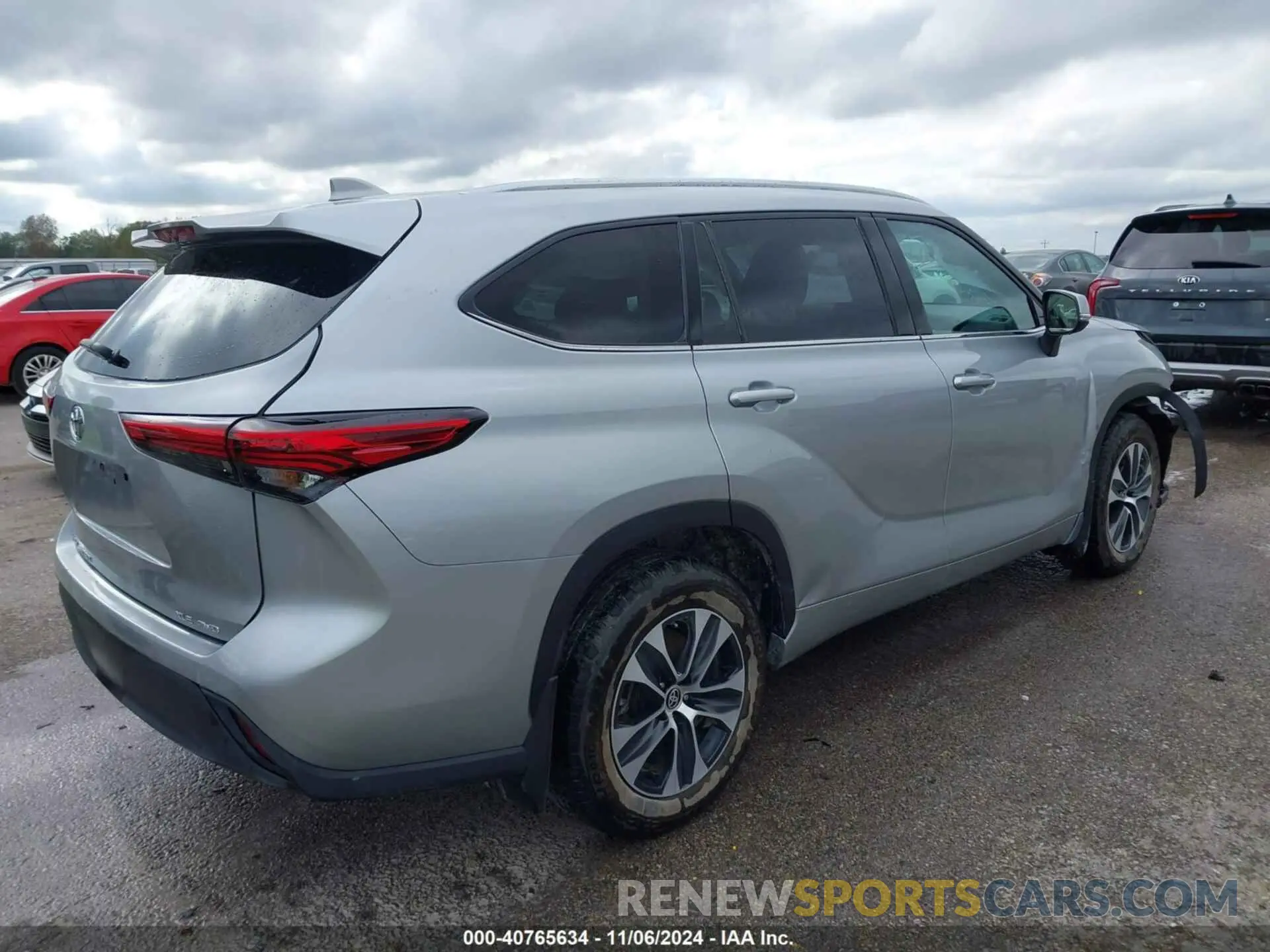 4 Photograph of a damaged car 5TDHZRBH2MS535768 TOYOTA HIGHLANDER 2021