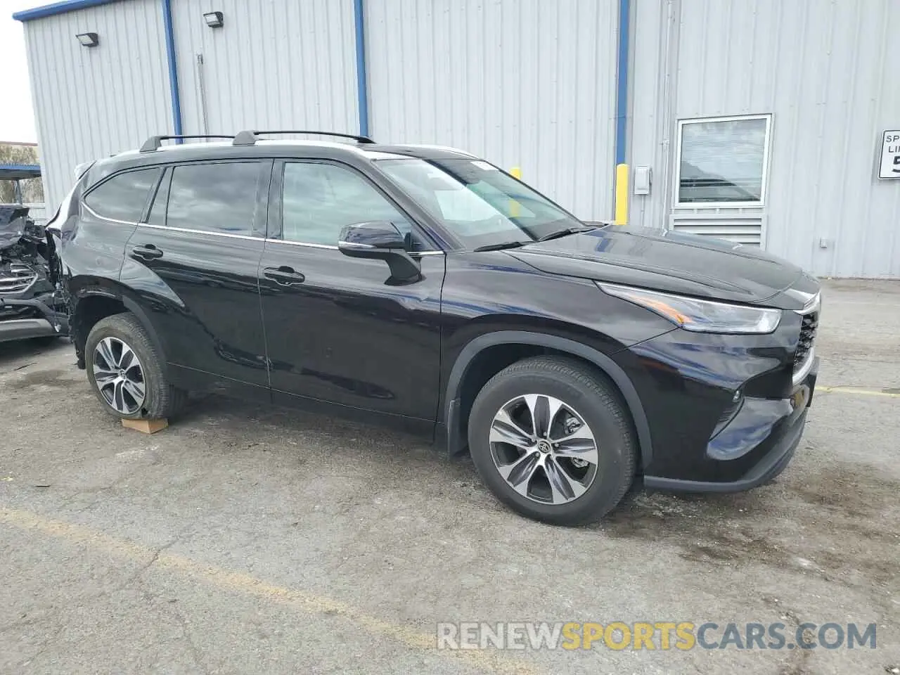 4 Photograph of a damaged car 5TDHZRBH3MS077934 TOYOTA HIGHLANDER 2021