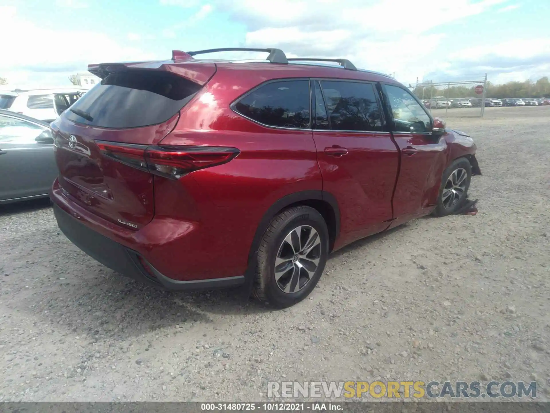 4 Photograph of a damaged car 5TDHZRBH3MS556161 TOYOTA HIGHLANDER 2021