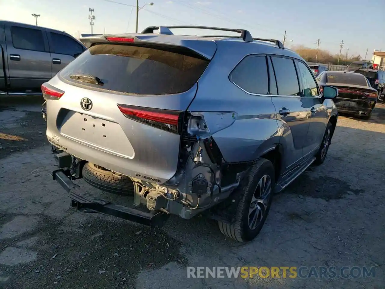 4 Photograph of a damaged car 5TDHZRBH4MS084214 TOYOTA HIGHLANDER 2021