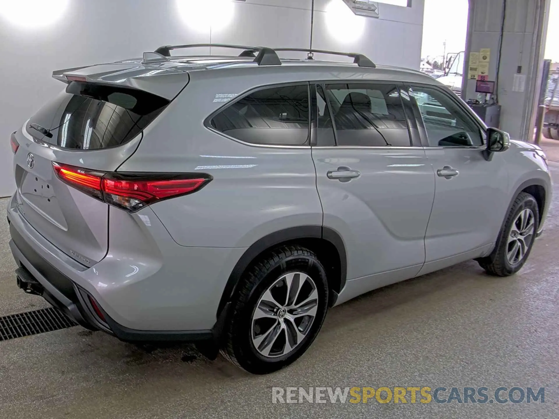12 Photograph of a damaged car 5TDHZRBH4MS549641 TOYOTA HIGHLANDER 2021