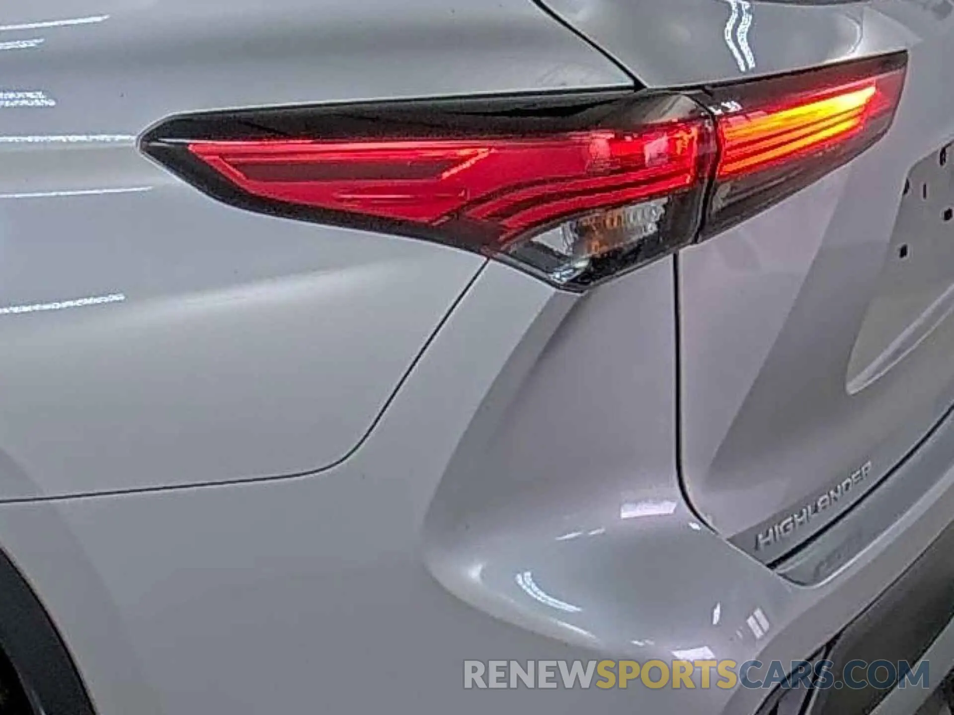 27 Photograph of a damaged car 5TDHZRBH4MS549641 TOYOTA HIGHLANDER 2021