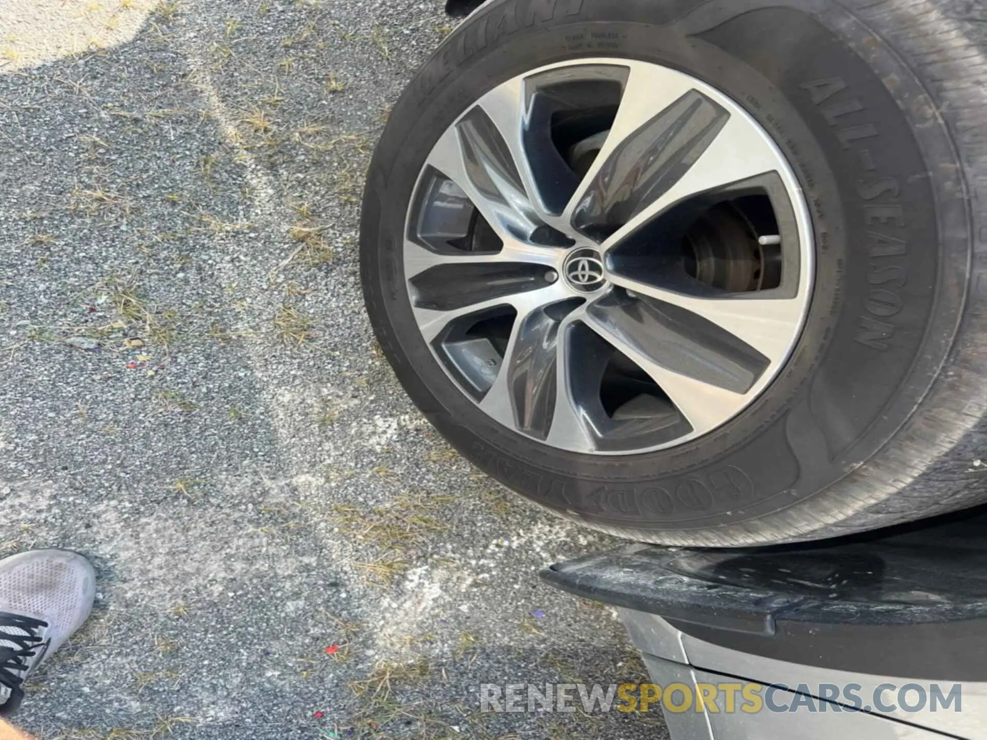 10 Photograph of a damaged car 5TDHZRBH4MS558078 TOYOTA HIGHLANDER 2021