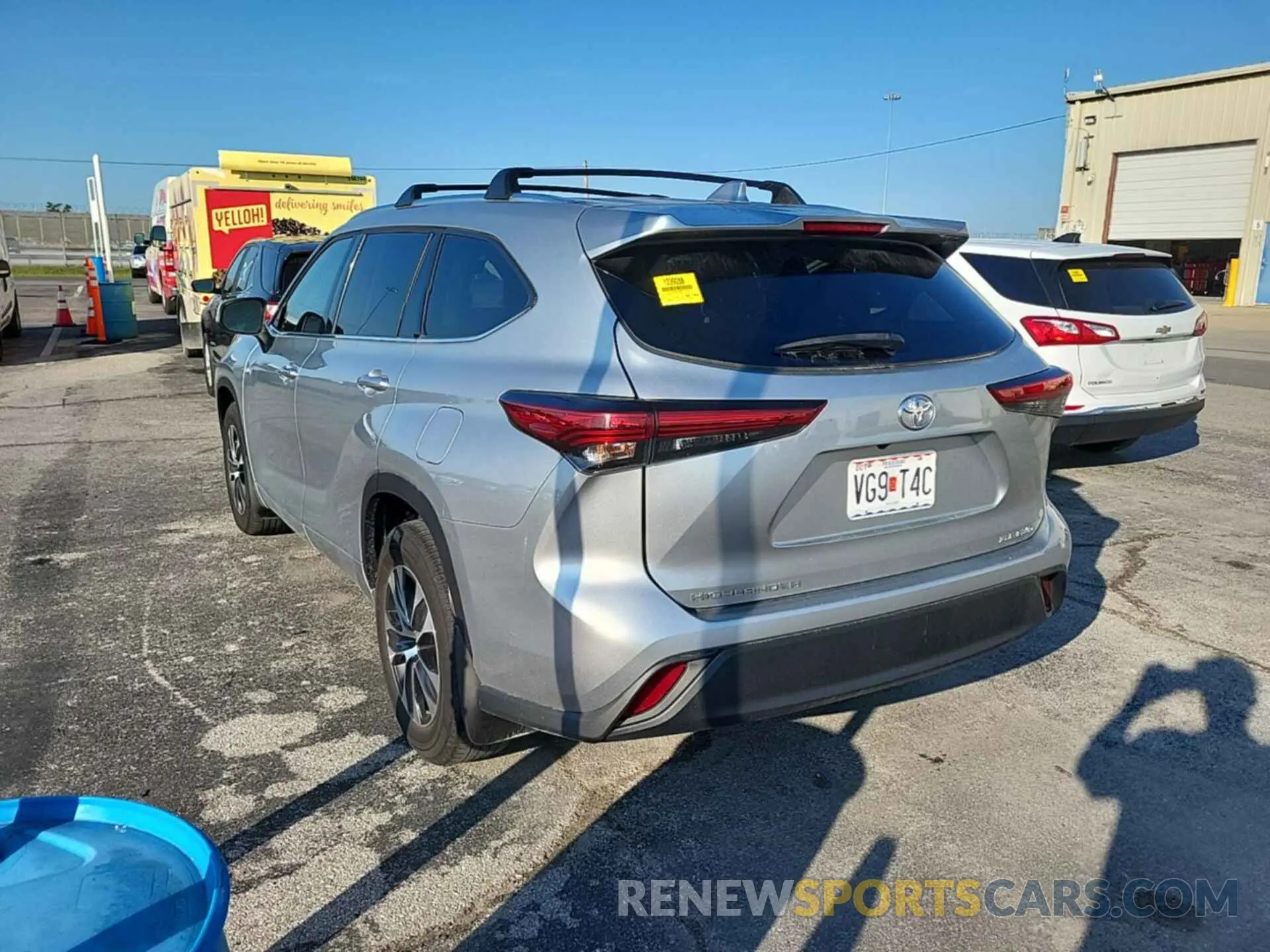18 Photograph of a damaged car 5TDHZRBH4MS558078 TOYOTA HIGHLANDER 2021