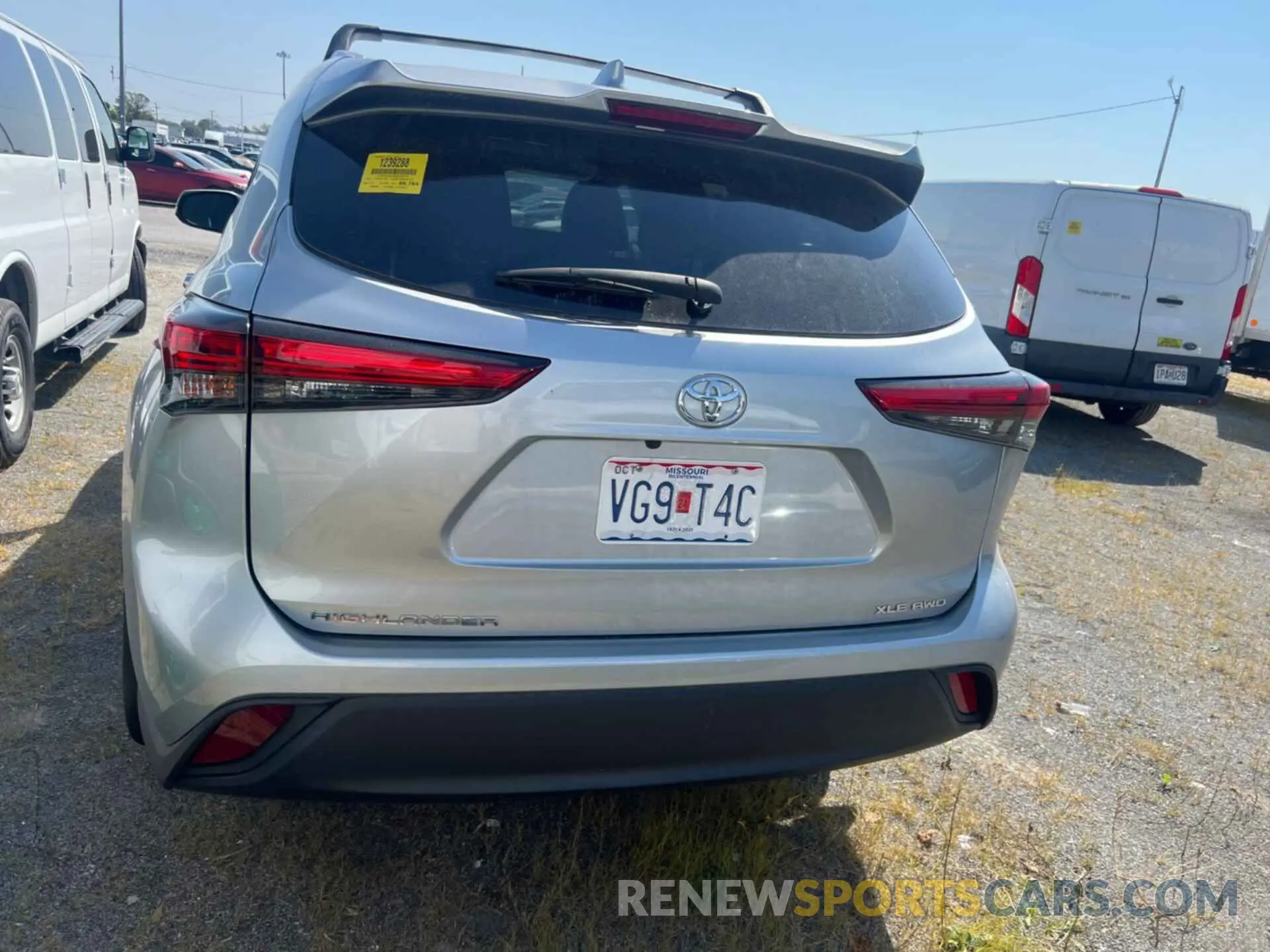 27 Photograph of a damaged car 5TDHZRBH4MS558078 TOYOTA HIGHLANDER 2021
