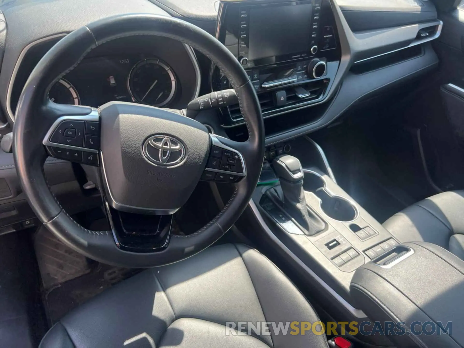 5 Photograph of a damaged car 5TDHZRBH4MS558078 TOYOTA HIGHLANDER 2021