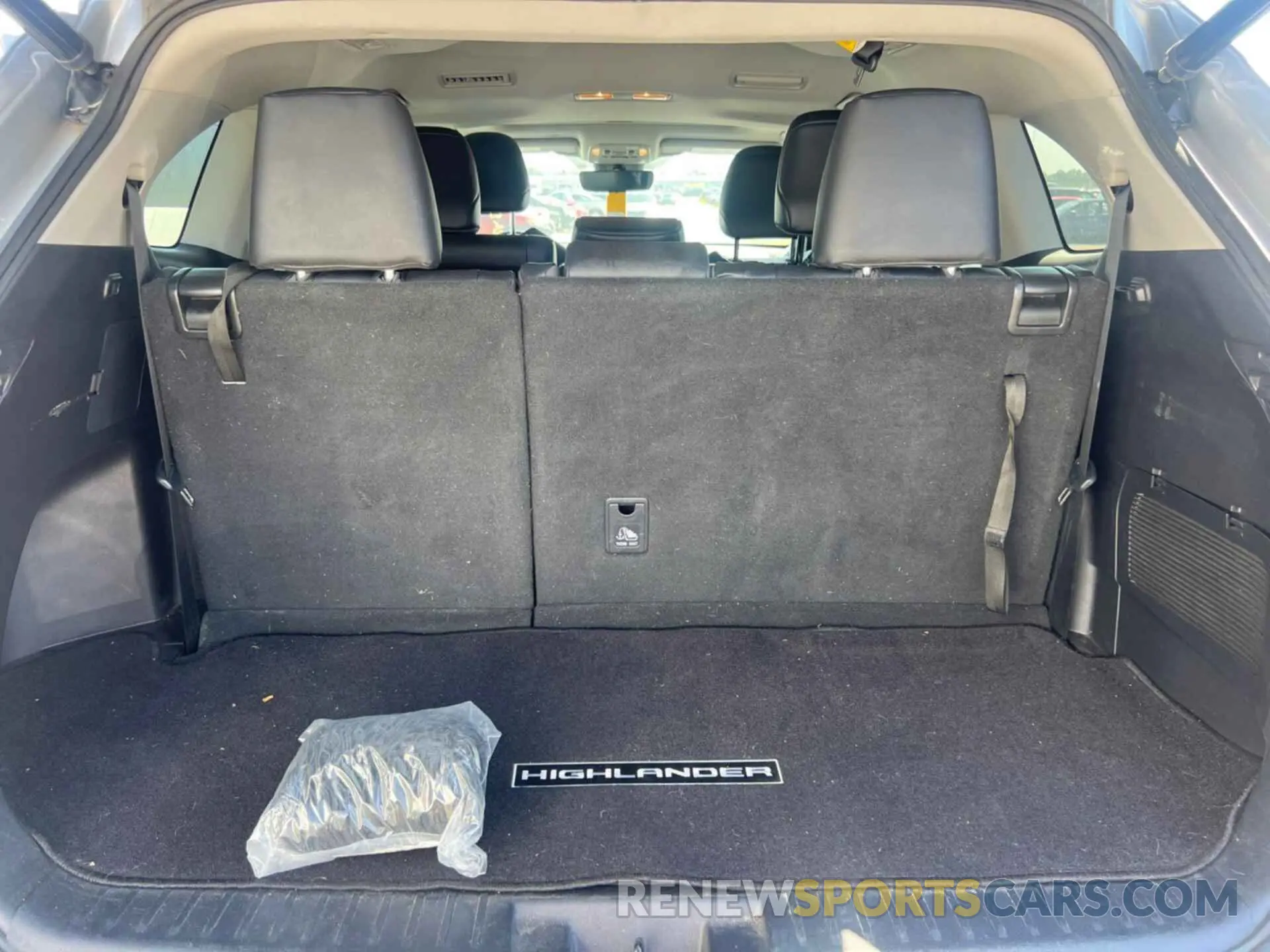 7 Photograph of a damaged car 5TDHZRBH4MS558078 TOYOTA HIGHLANDER 2021