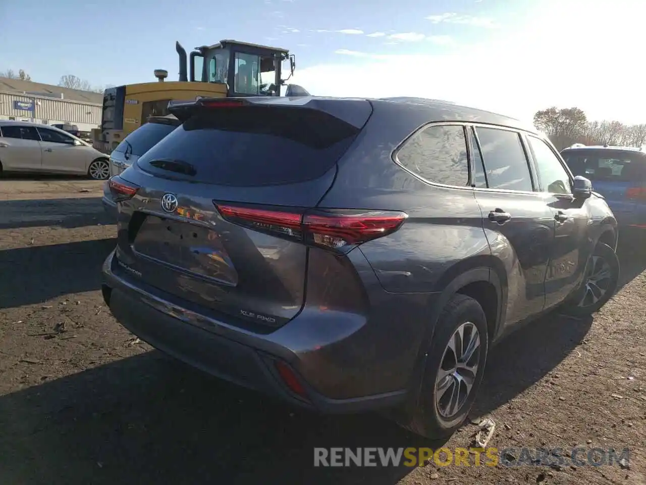 4 Photograph of a damaged car 5TDHZRBH5MS088742 TOYOTA HIGHLANDER 2021