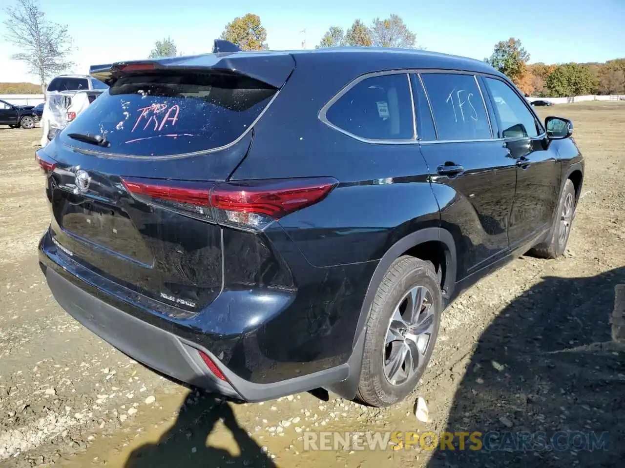 4 Photograph of a damaged car 5TDHZRBH5MS089941 TOYOTA HIGHLANDER 2021