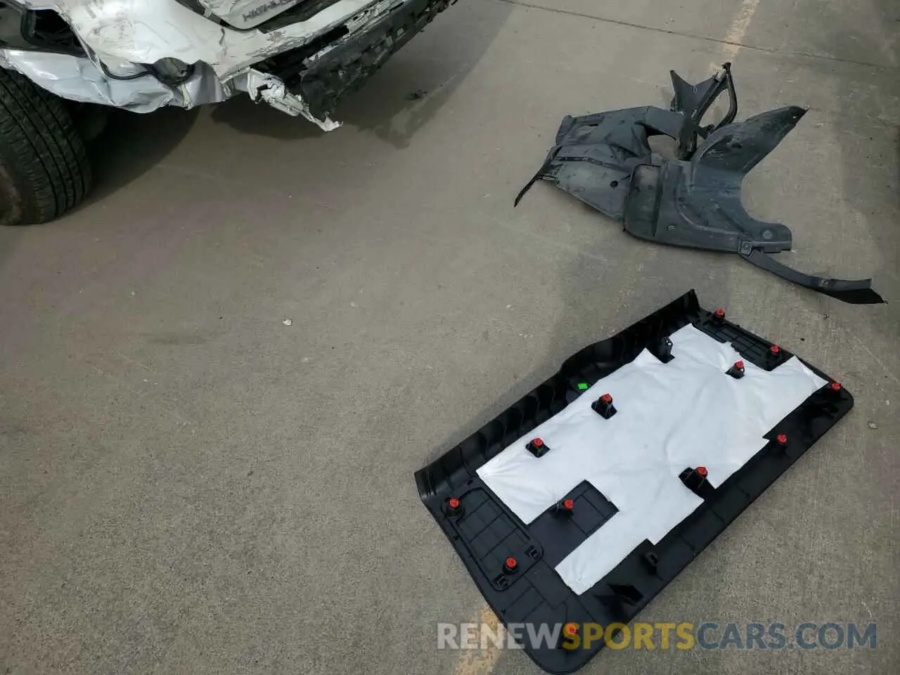 13 Photograph of a damaged car 5TDHZRBH5MS127927 TOYOTA HIGHLANDER 2021