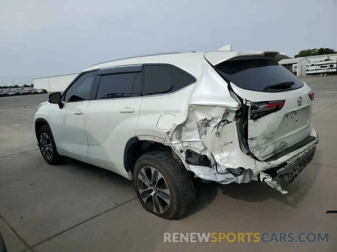 2 Photograph of a damaged car 5TDHZRBH5MS127927 TOYOTA HIGHLANDER 2021