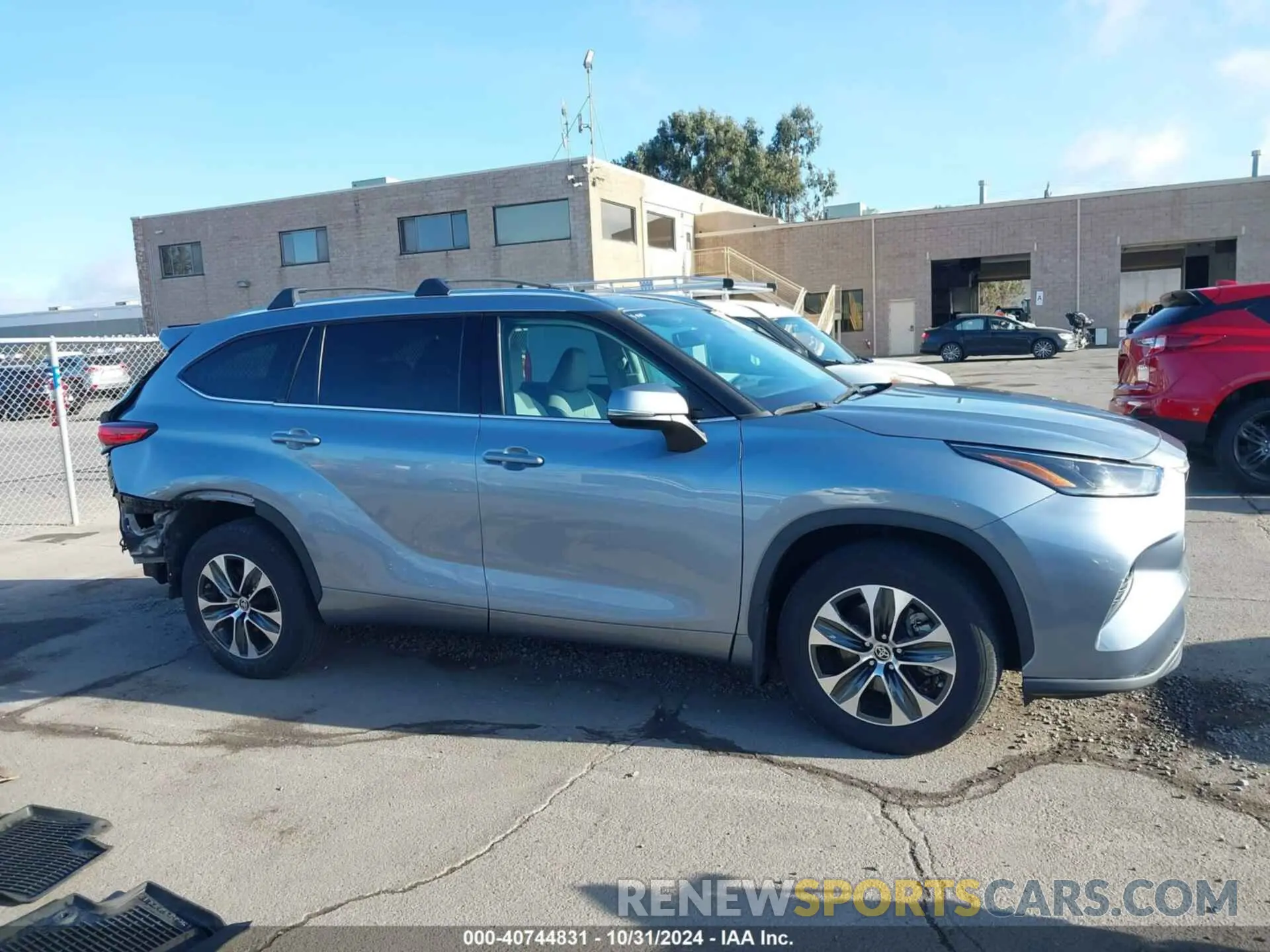 14 Photograph of a damaged car 5TDHZRBH6MS095313 TOYOTA HIGHLANDER 2021