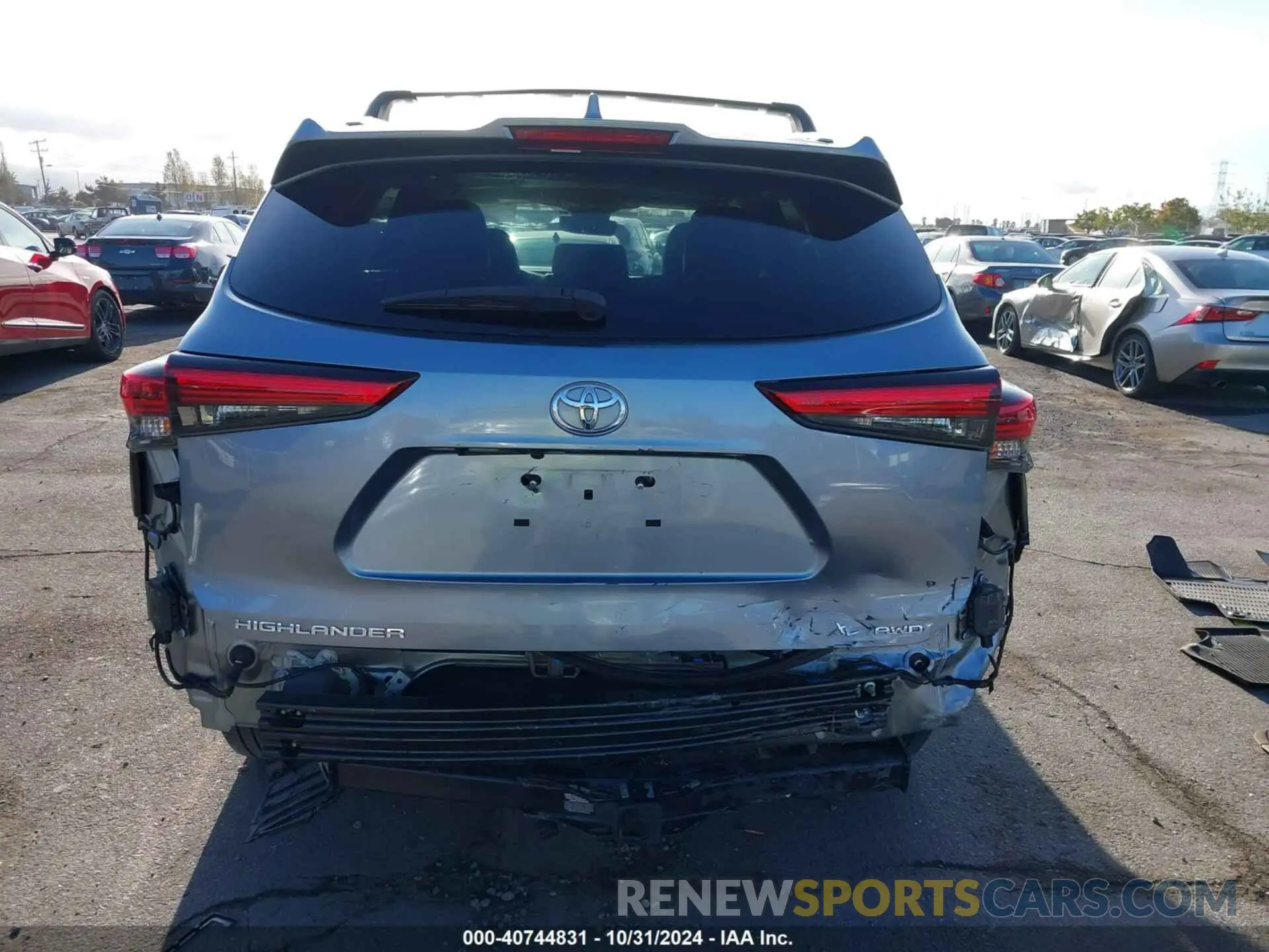 17 Photograph of a damaged car 5TDHZRBH6MS095313 TOYOTA HIGHLANDER 2021
