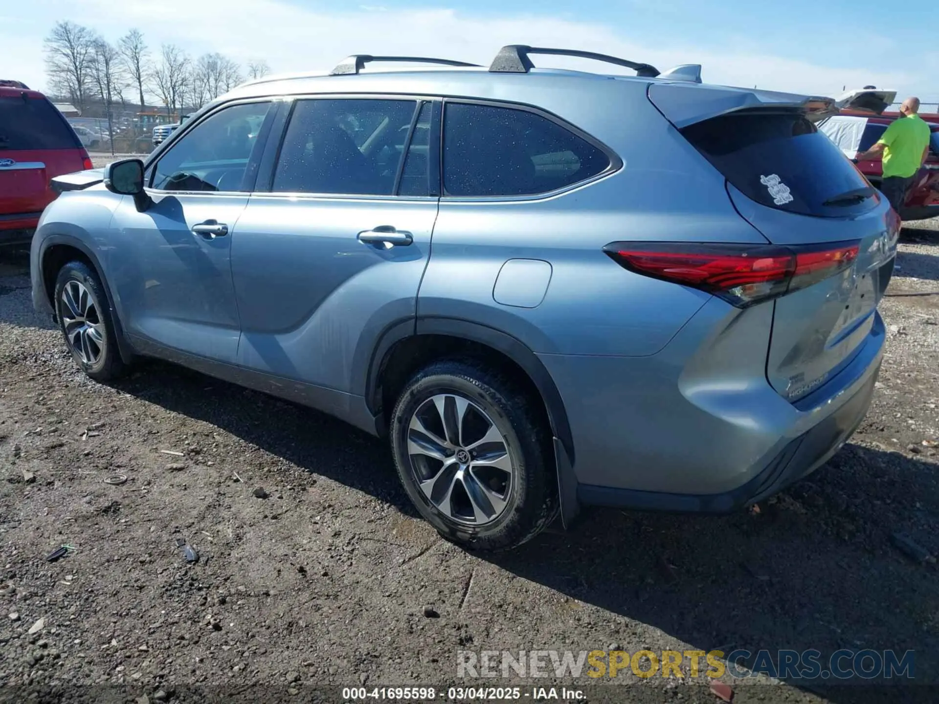 3 Photograph of a damaged car 5TDHZRBH6MS096901 TOYOTA HIGHLANDER 2021