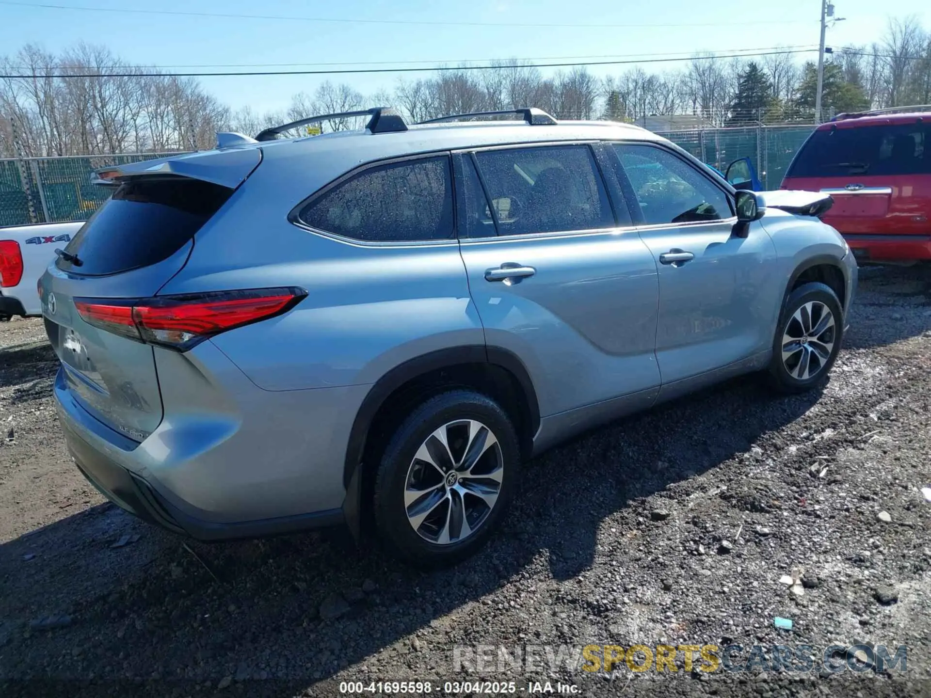 4 Photograph of a damaged car 5TDHZRBH6MS096901 TOYOTA HIGHLANDER 2021
