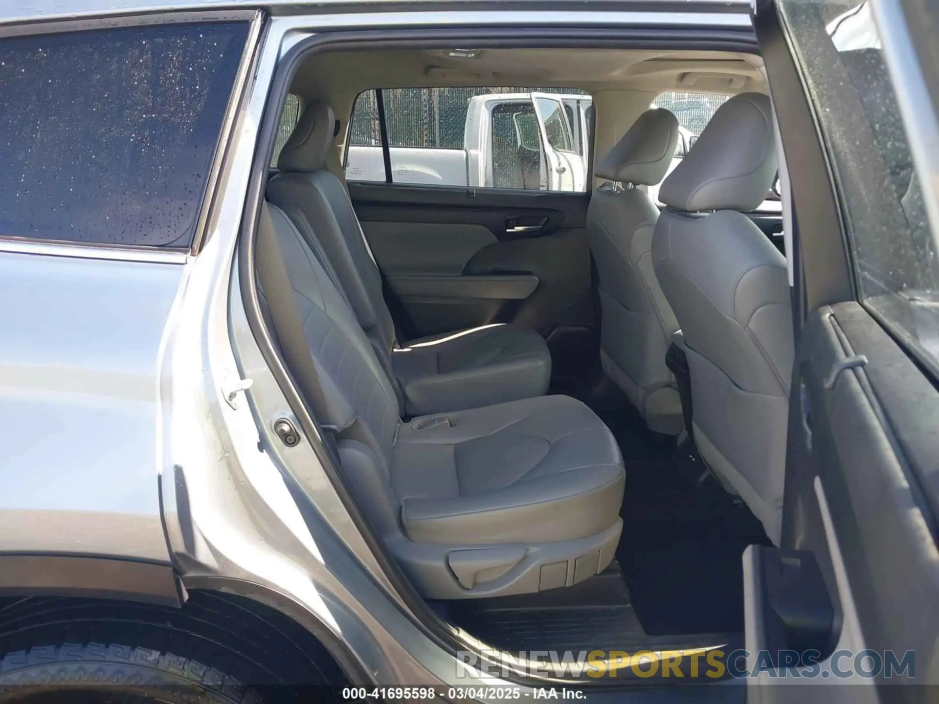 8 Photograph of a damaged car 5TDHZRBH6MS096901 TOYOTA HIGHLANDER 2021