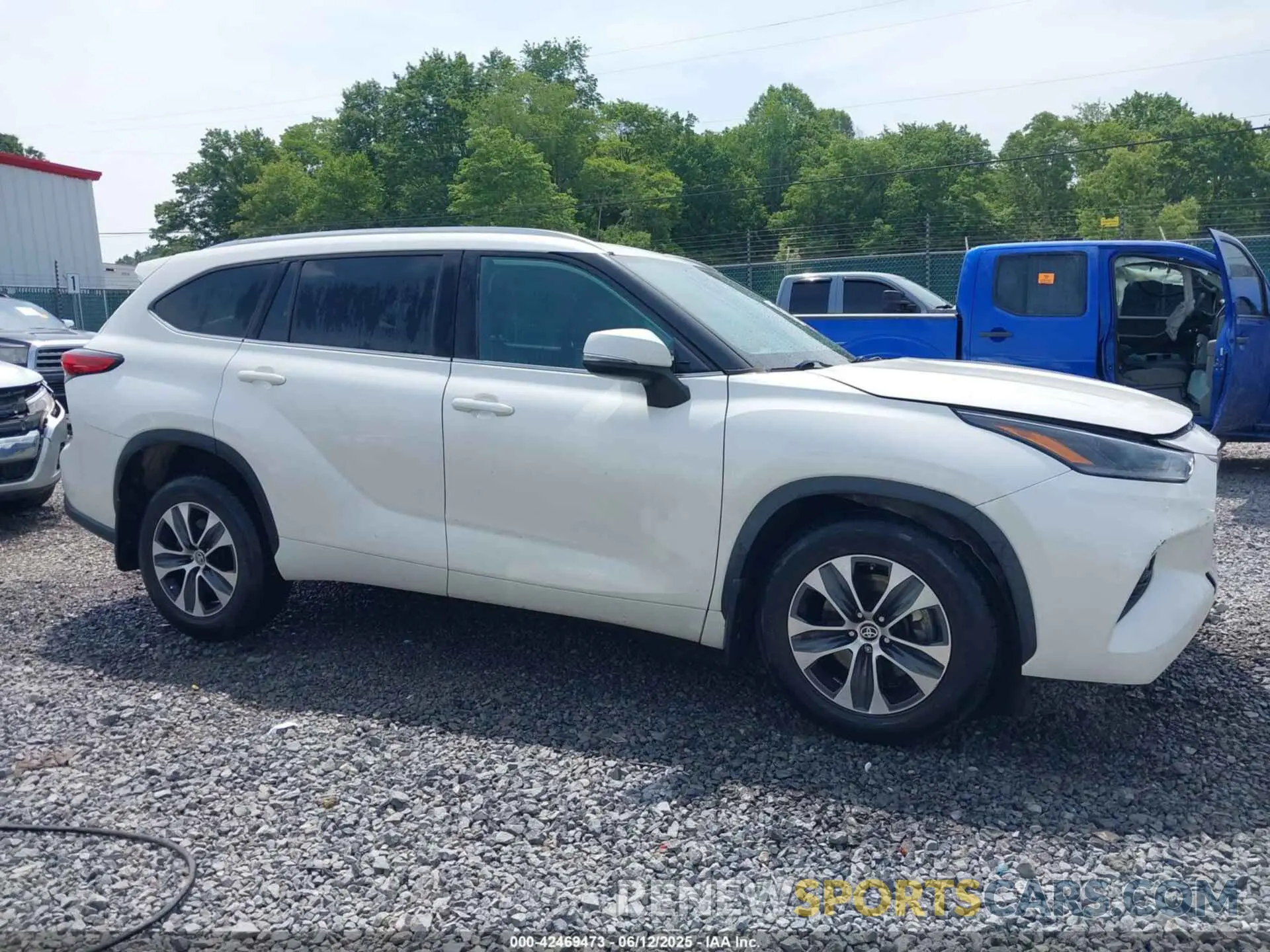 14 Photograph of a damaged car 5TDHZRBH6MS523283 TOYOTA HIGHLANDER 2021