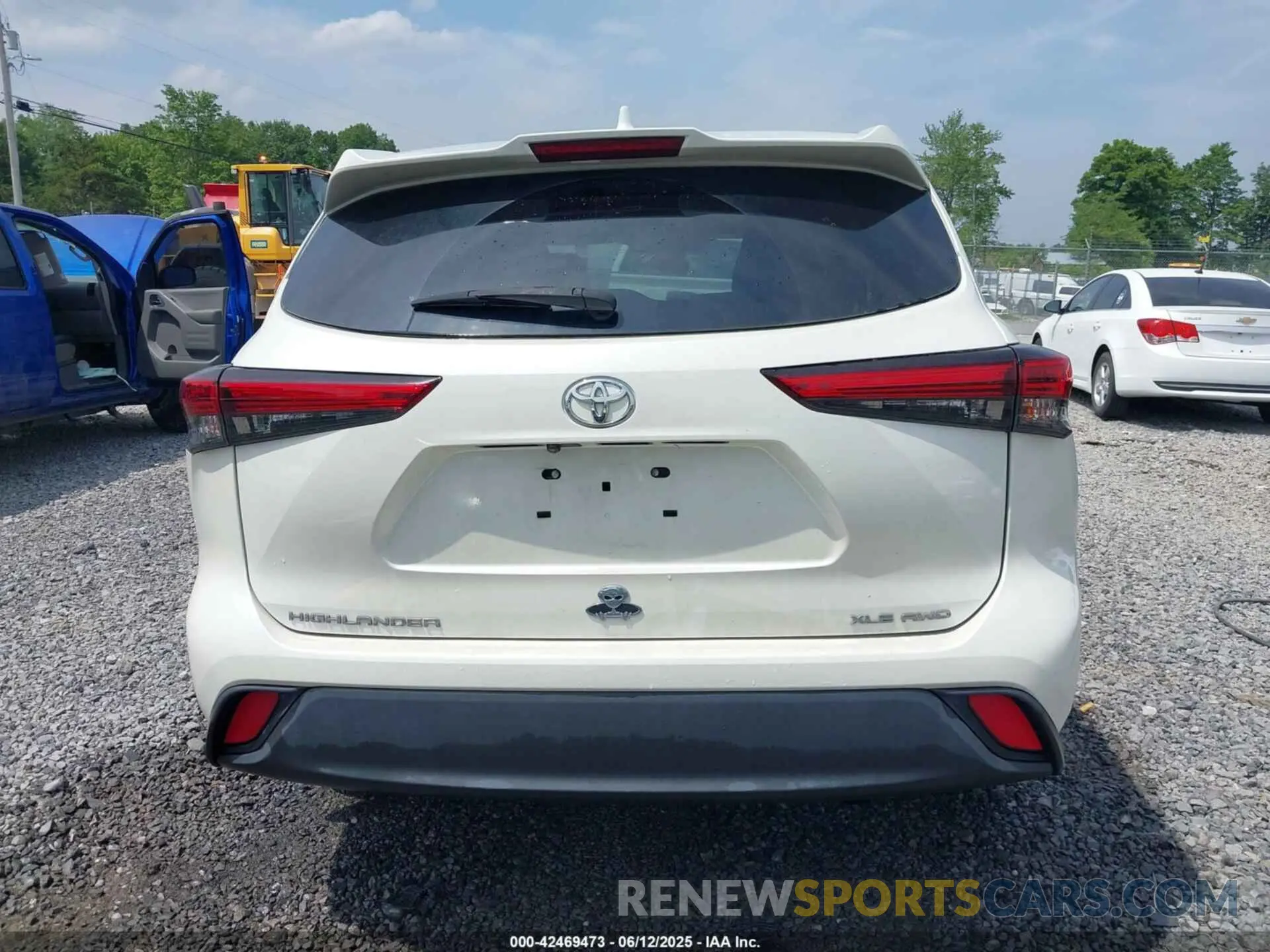 17 Photograph of a damaged car 5TDHZRBH6MS523283 TOYOTA HIGHLANDER 2021