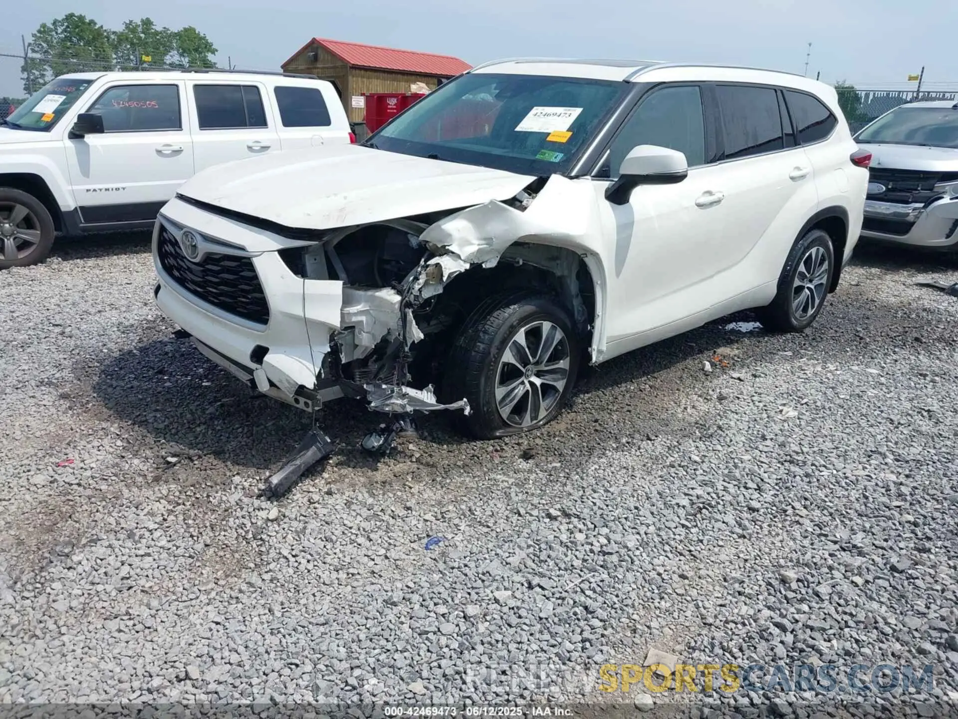 2 Photograph of a damaged car 5TDHZRBH6MS523283 TOYOTA HIGHLANDER 2021