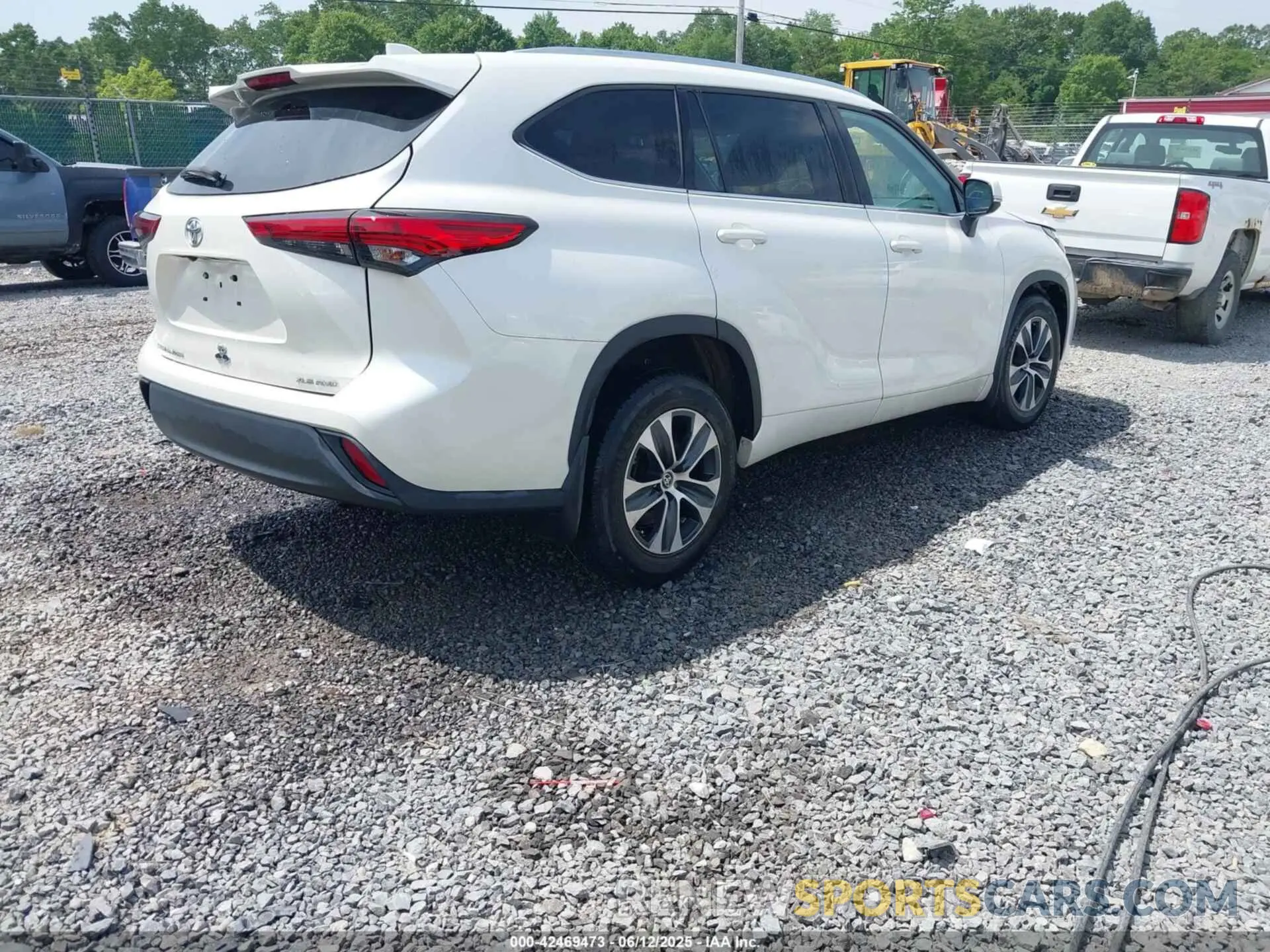 4 Photograph of a damaged car 5TDHZRBH6MS523283 TOYOTA HIGHLANDER 2021