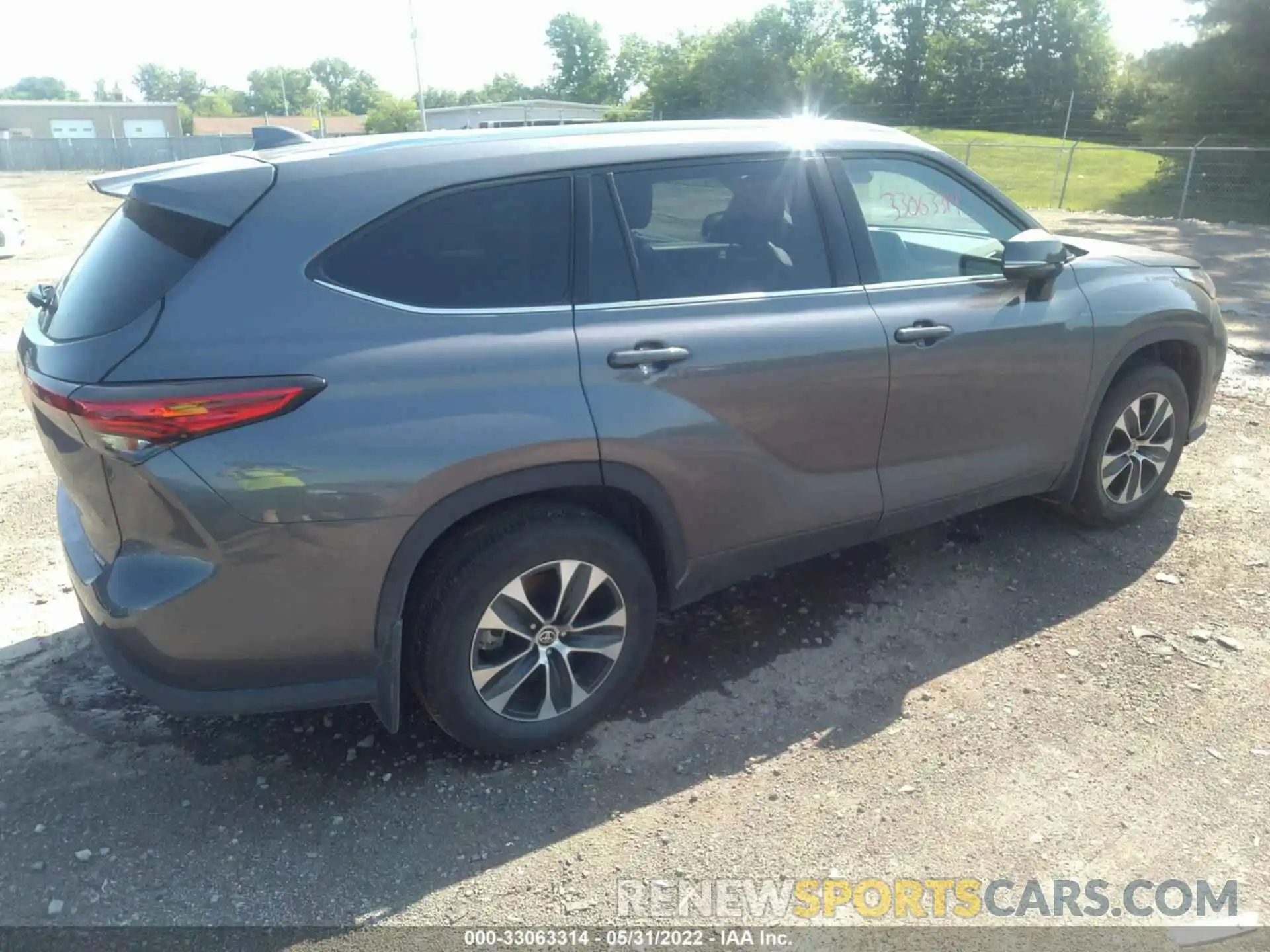 4 Photograph of a damaged car 5TDHZRBH6MS546482 TOYOTA HIGHLANDER 2021