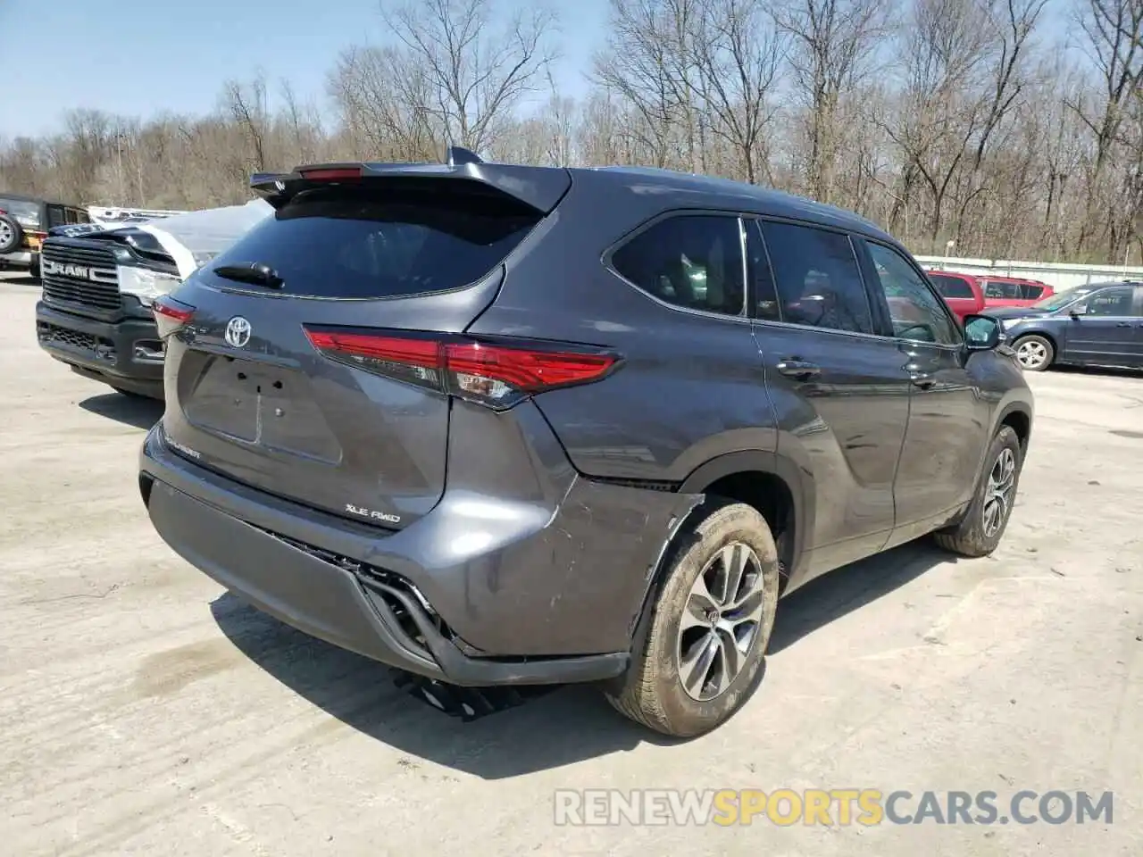 4 Photograph of a damaged car 5TDHZRBH8MS073135 TOYOTA HIGHLANDER 2021