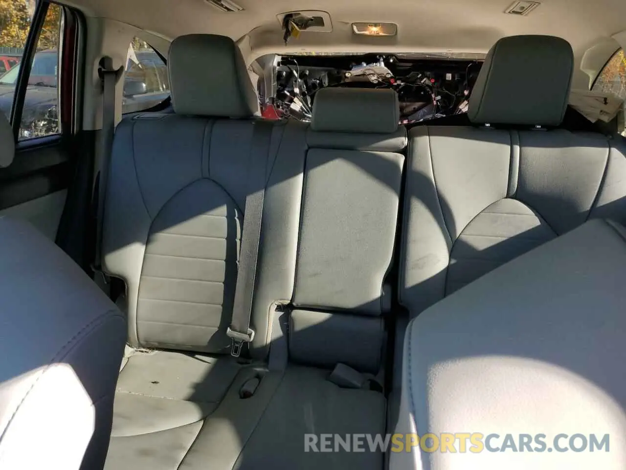 10 Photograph of a damaged car 5TDHZRBH8MS127520 TOYOTA HIGHLANDER 2021