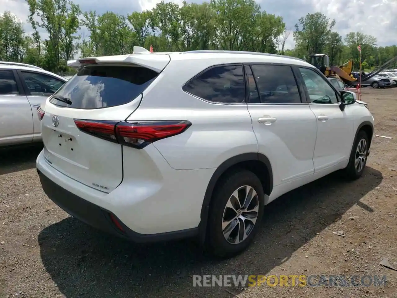 4 Photograph of a damaged car 5TDHZRBH8MS552381 TOYOTA HIGHLANDER 2021