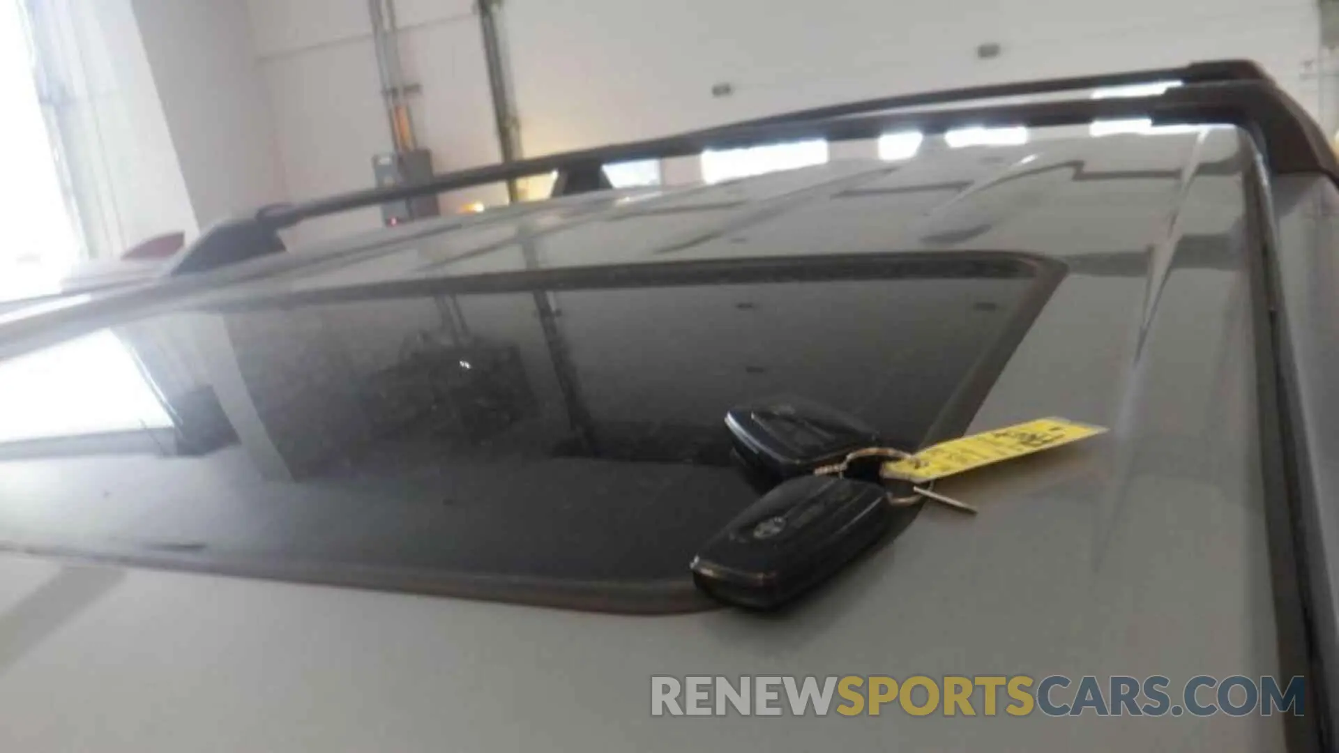 10 Photograph of a damaged car 5TDHZRBH8MS558360 TOYOTA HIGHLANDER 2021