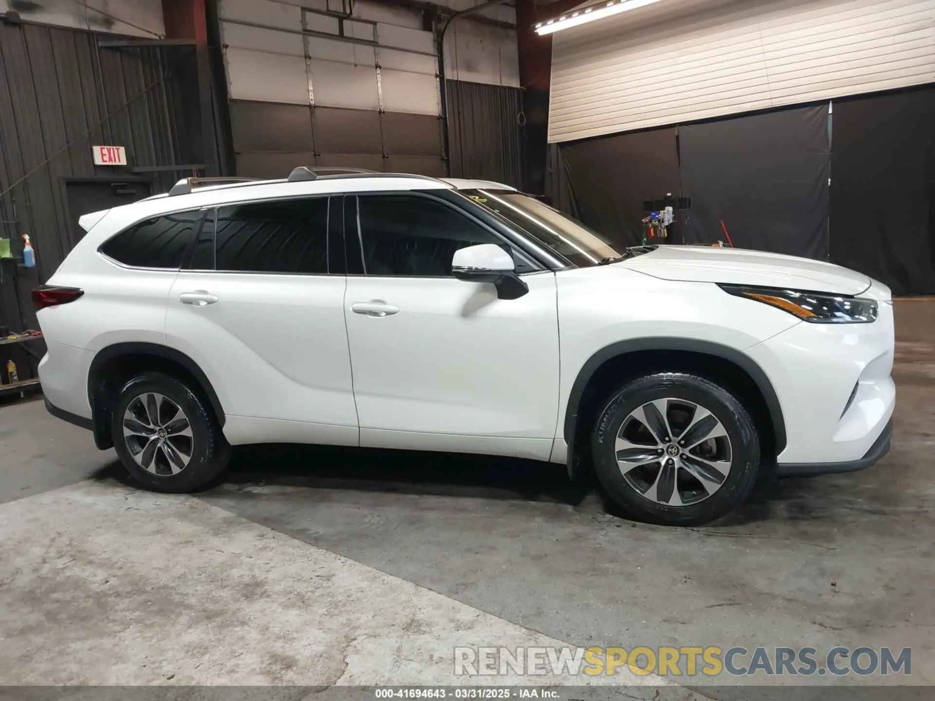 13 Photograph of a damaged car 5TDHZRBH9MS078313 TOYOTA HIGHLANDER 2021