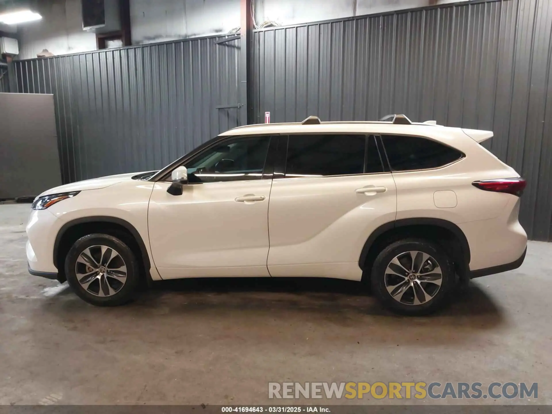 14 Photograph of a damaged car 5TDHZRBH9MS078313 TOYOTA HIGHLANDER 2021