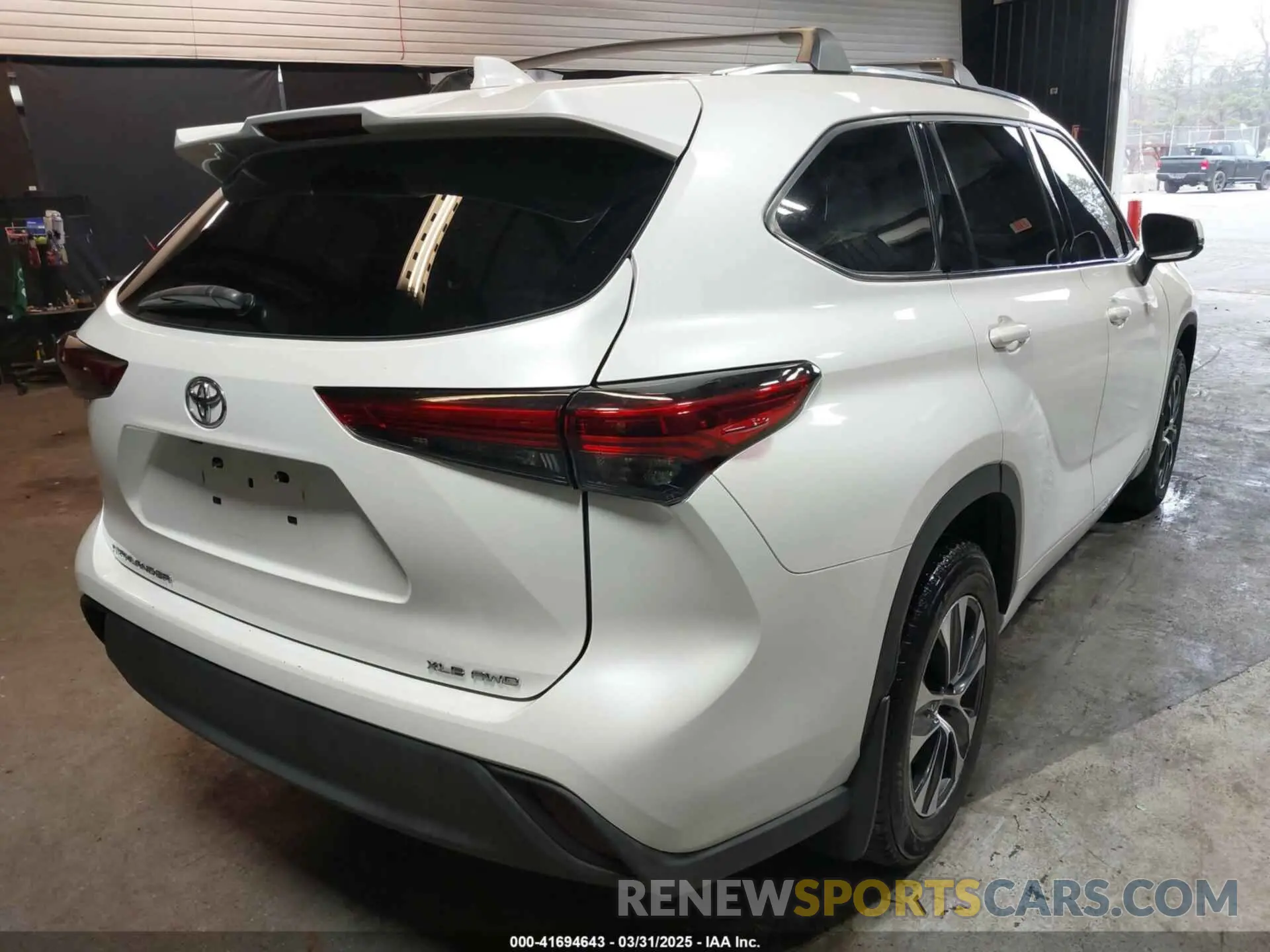 4 Photograph of a damaged car 5TDHZRBH9MS078313 TOYOTA HIGHLANDER 2021