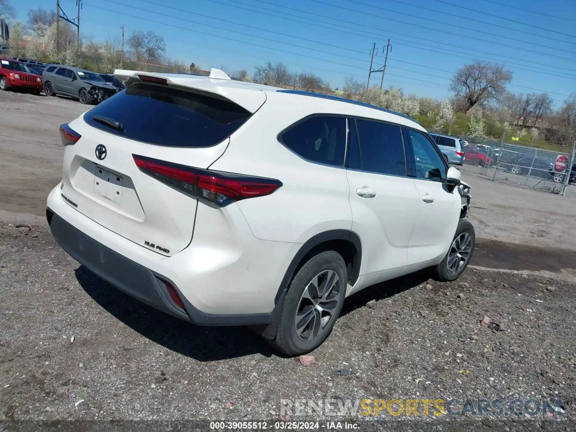 4 Photograph of a damaged car 5TDHZRBH9MS121371 TOYOTA HIGHLANDER 2021