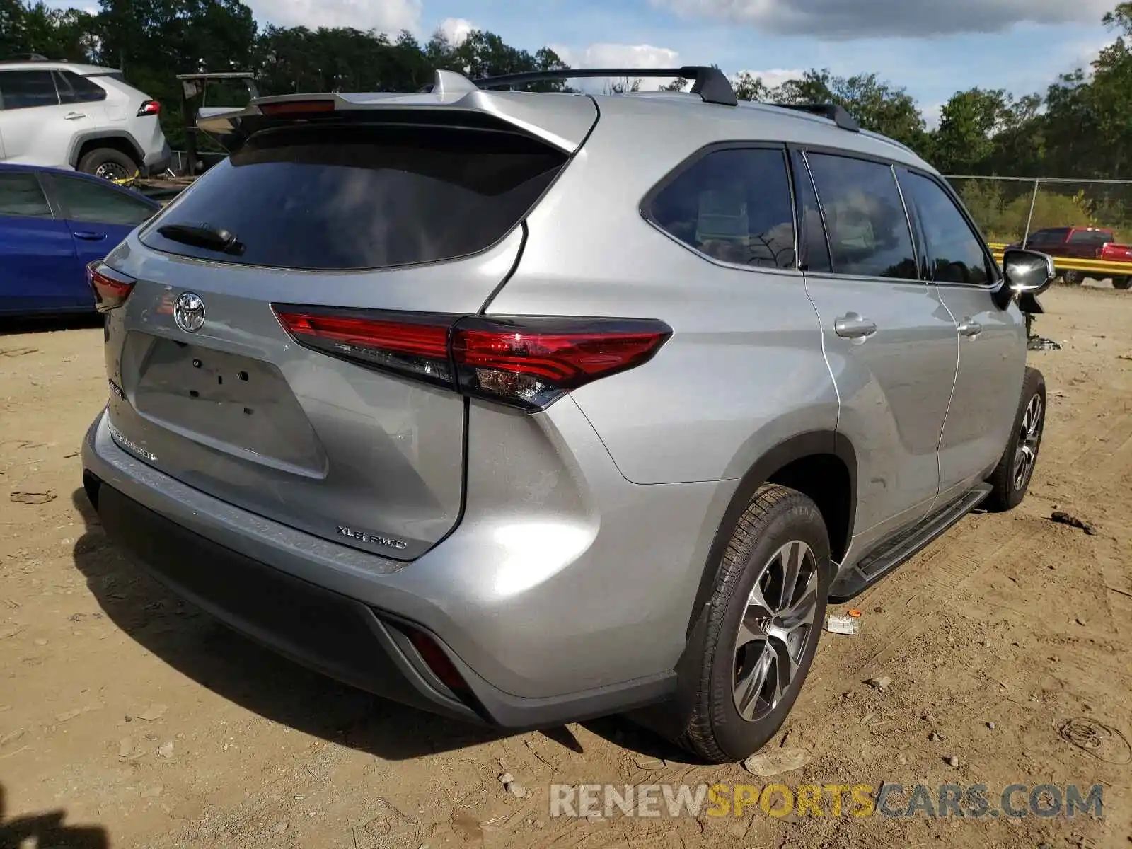 4 Photograph of a damaged car 5TDHZRBH9MS530082 TOYOTA HIGHLANDER 2021