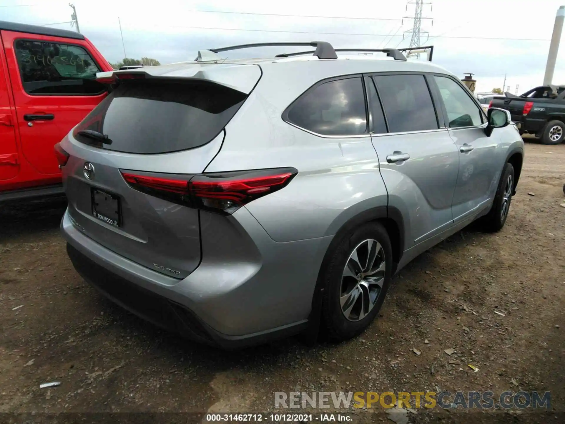 4 Photograph of a damaged car 5TDHZRBH9MS536559 TOYOTA HIGHLANDER 2021