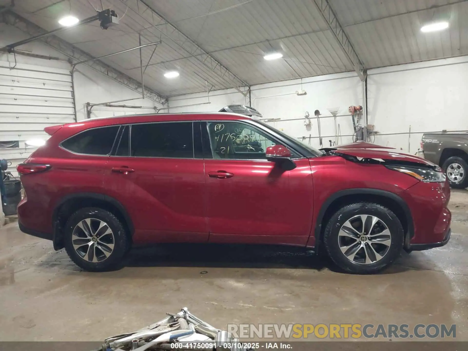 13 Photograph of a damaged car 5TDHZRBHXMS148904 TOYOTA HIGHLANDER 2021