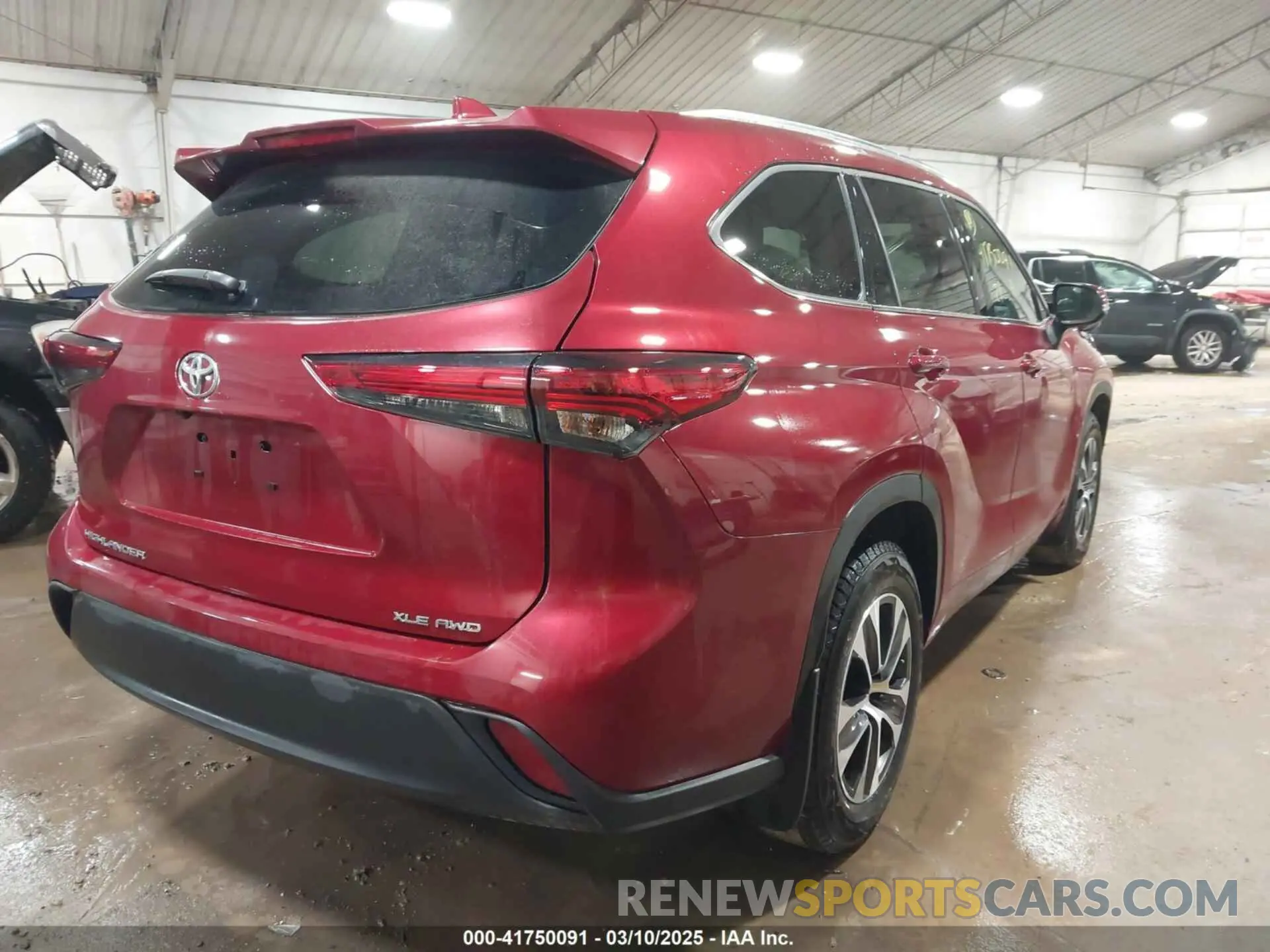 4 Photograph of a damaged car 5TDHZRBHXMS148904 TOYOTA HIGHLANDER 2021