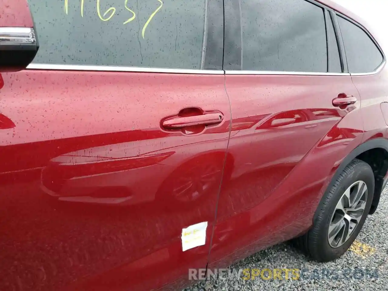 9 Photograph of a damaged car 5TDHZRBHXMS555749 TOYOTA HIGHLANDER 2021