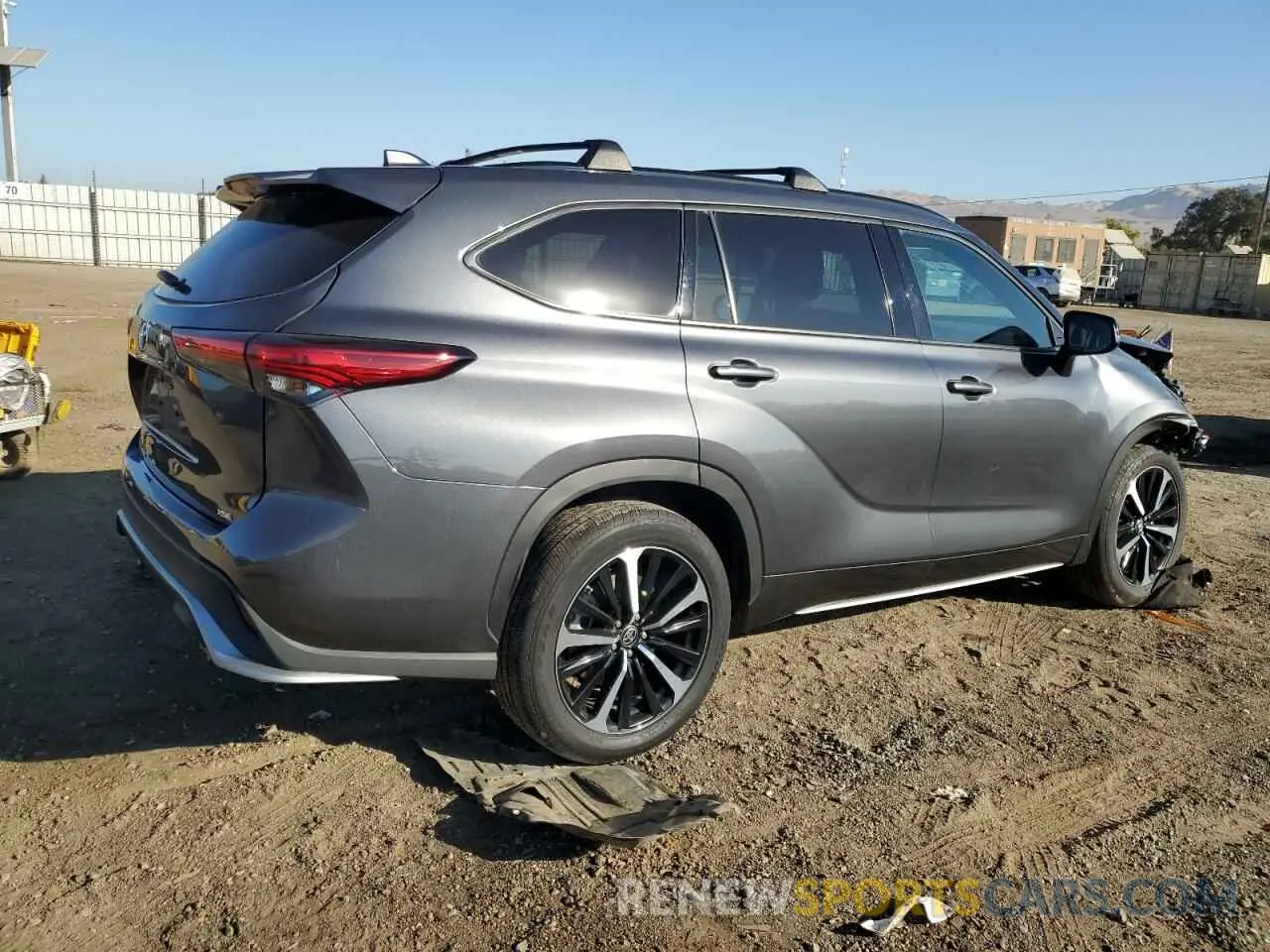 3 Photograph of a damaged car 5TDJZRAH8MS036945 TOYOTA HIGHLANDER 2021