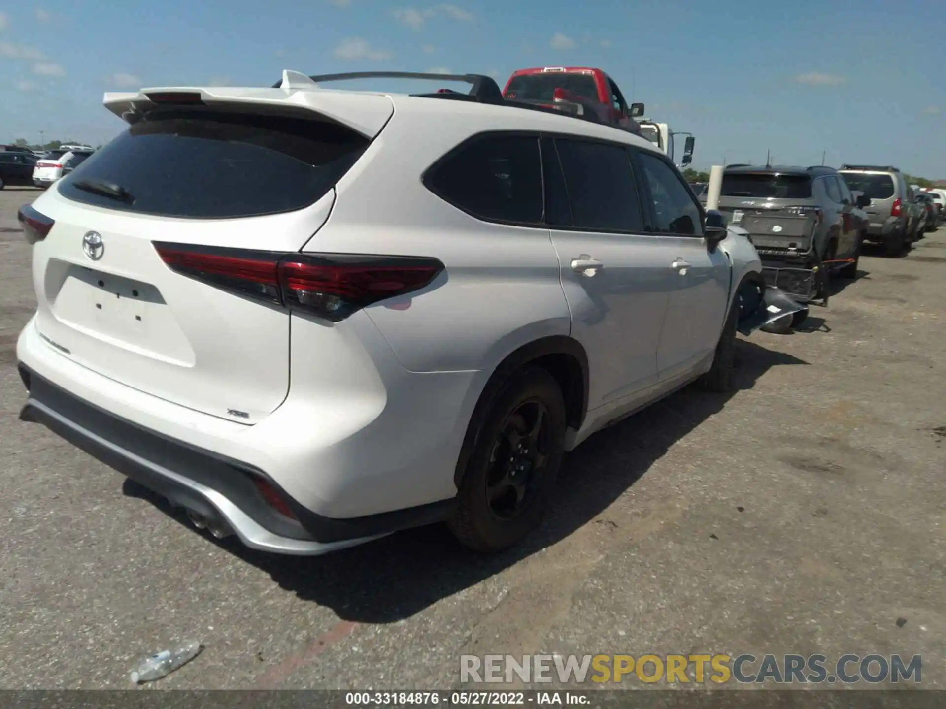 4 Photograph of a damaged car 5TDJZRAH8MS052031 TOYOTA HIGHLANDER 2021