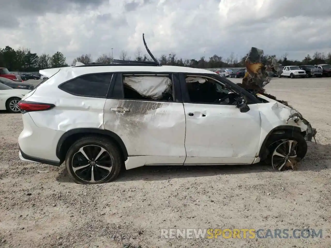 10 Photograph of a damaged car 5TDJZRAHXMS047445 TOYOTA HIGHLANDER 2021